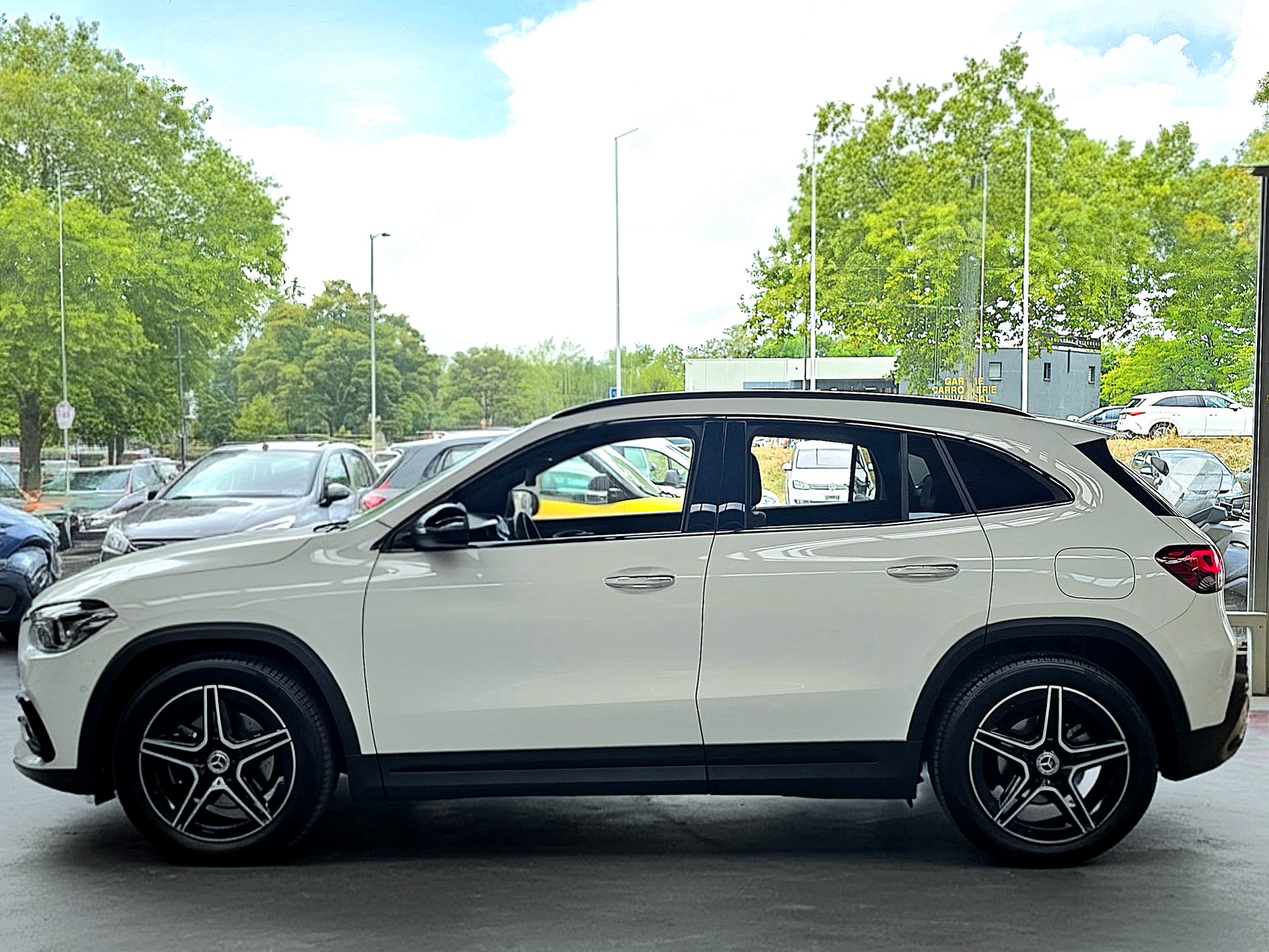 MERCEDES-BENZ GLA 200d 4Matic AMG Line 8G-DCT-image-2