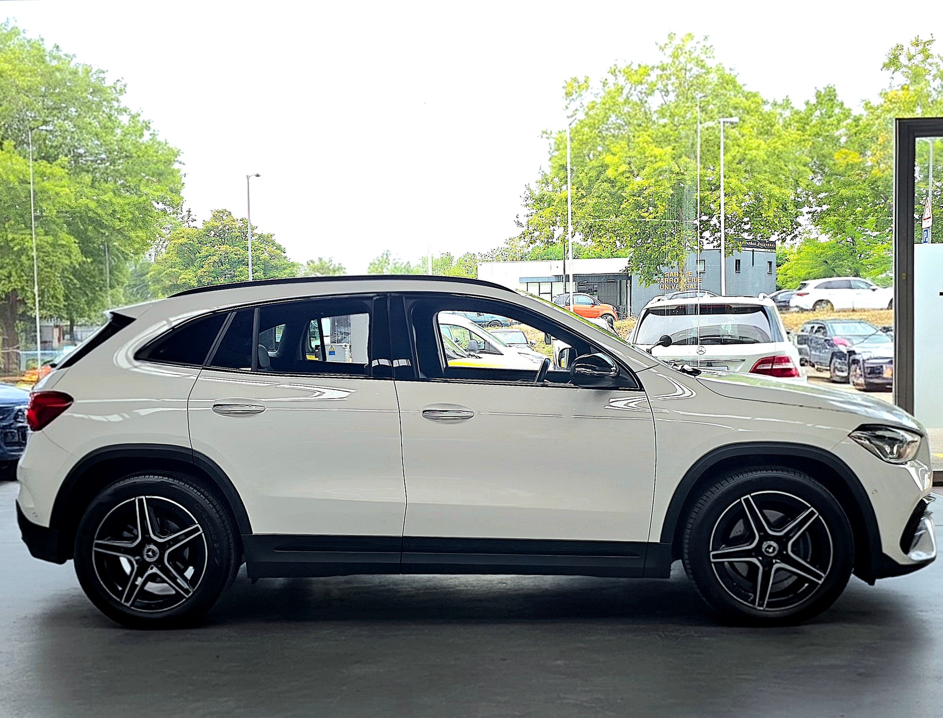 MERCEDES-BENZ GLA 200d 4Matic AMG Line 8G-DCT-image-8