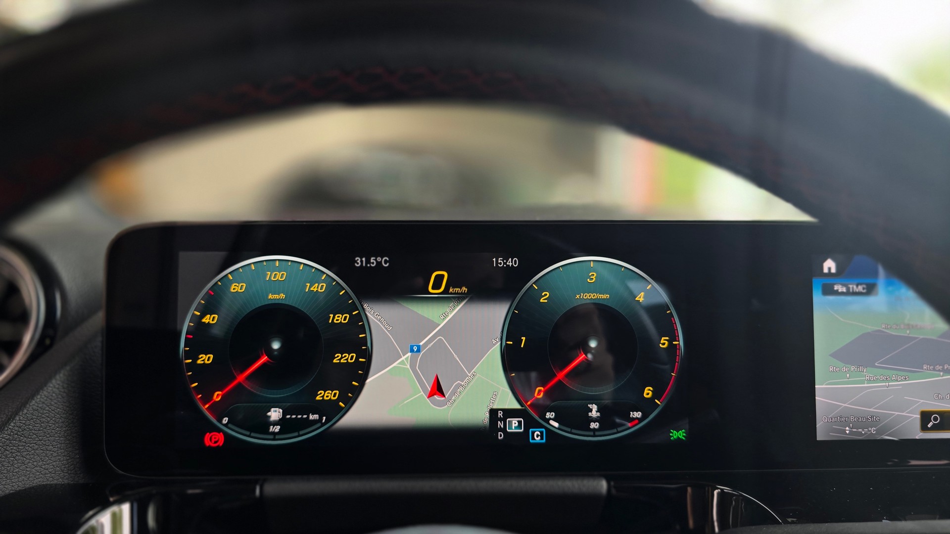 MERCEDES-BENZ GLA 200d 4Matic AMG Line 8G-DCT-image-19
