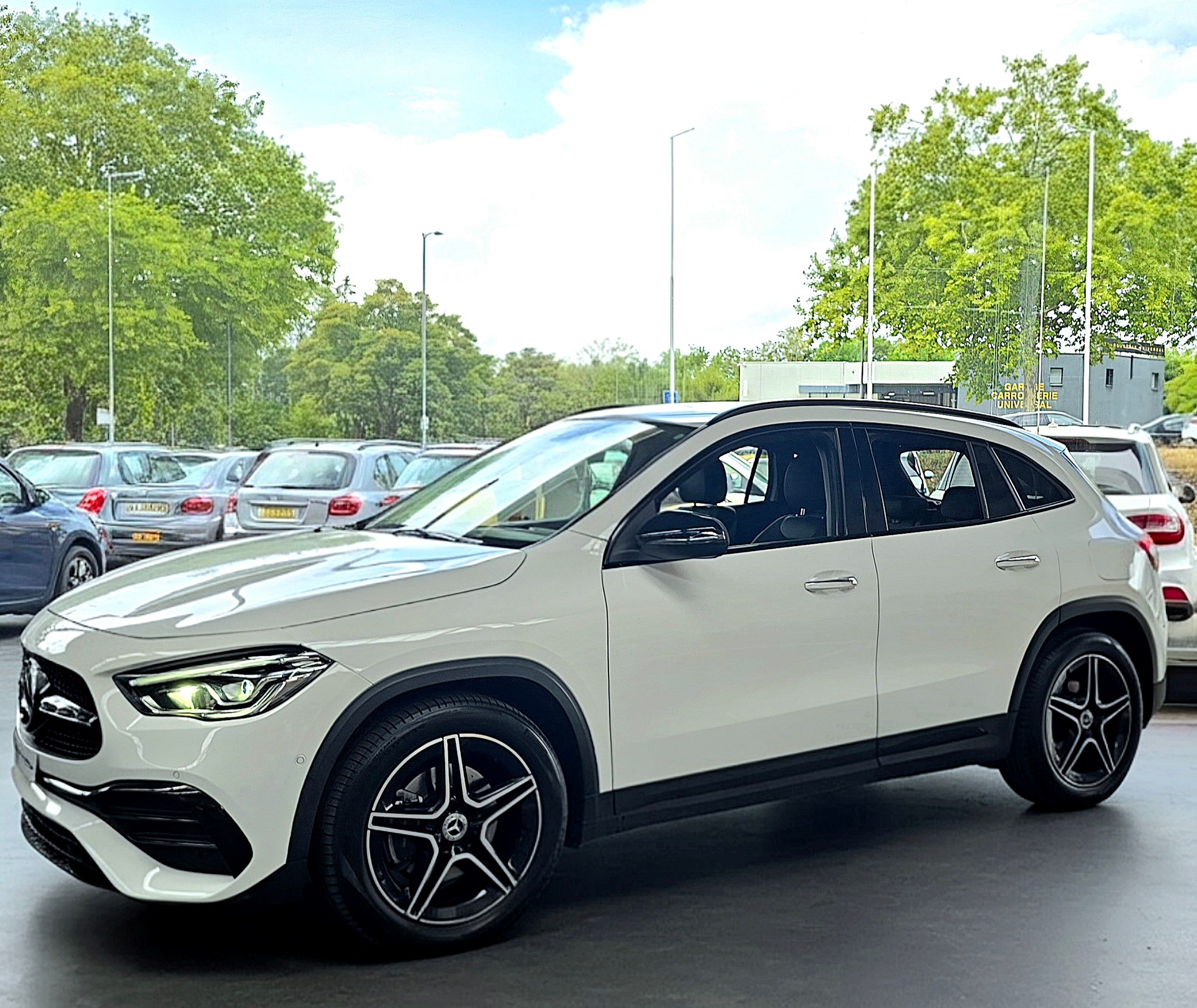 MERCEDES-BENZ GLA 200d 4Matic AMG Line 8G-DCT-image-1