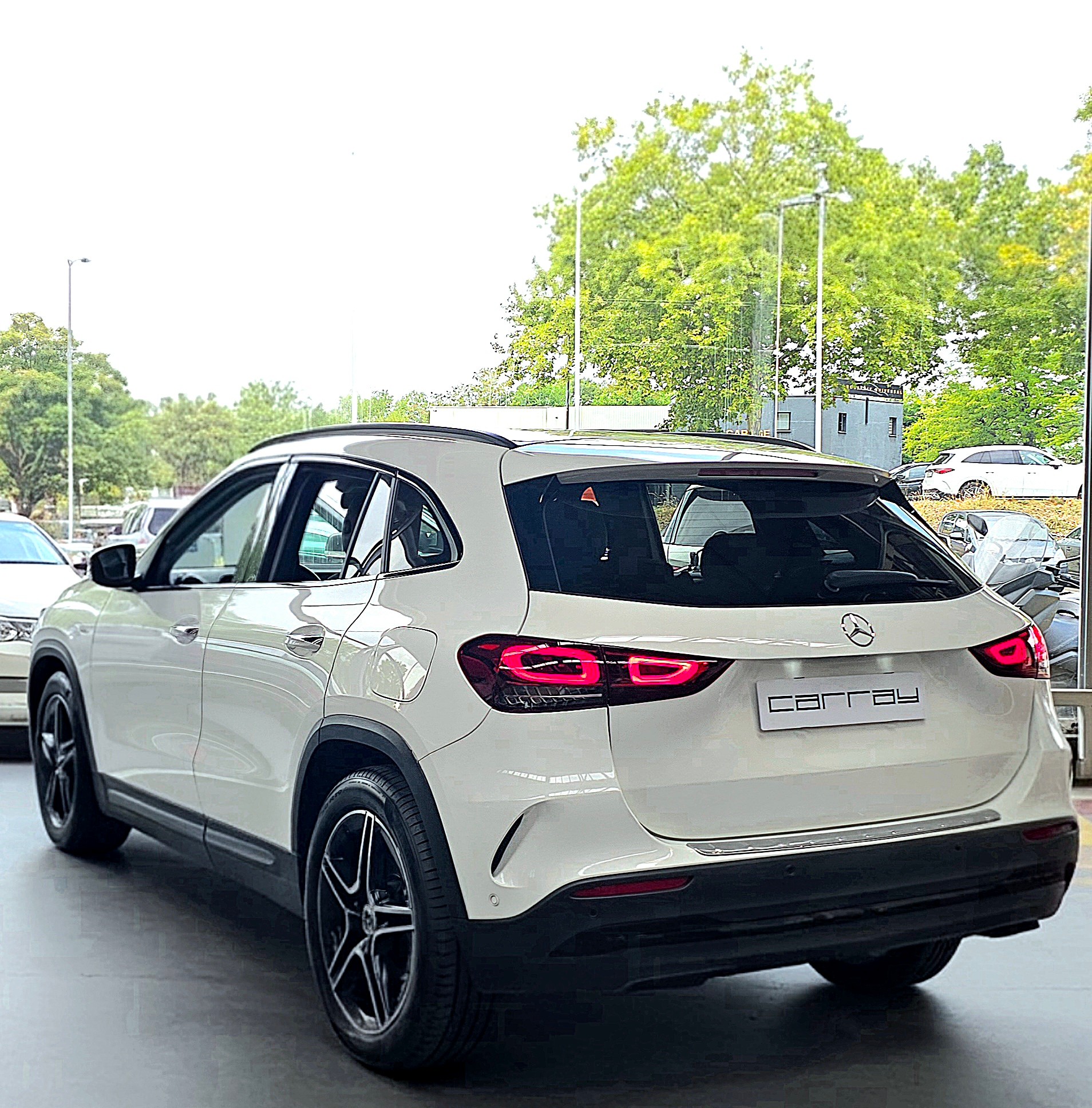 MERCEDES-BENZ GLA 200d 4Matic AMG Line 8G-DCT-image-4
