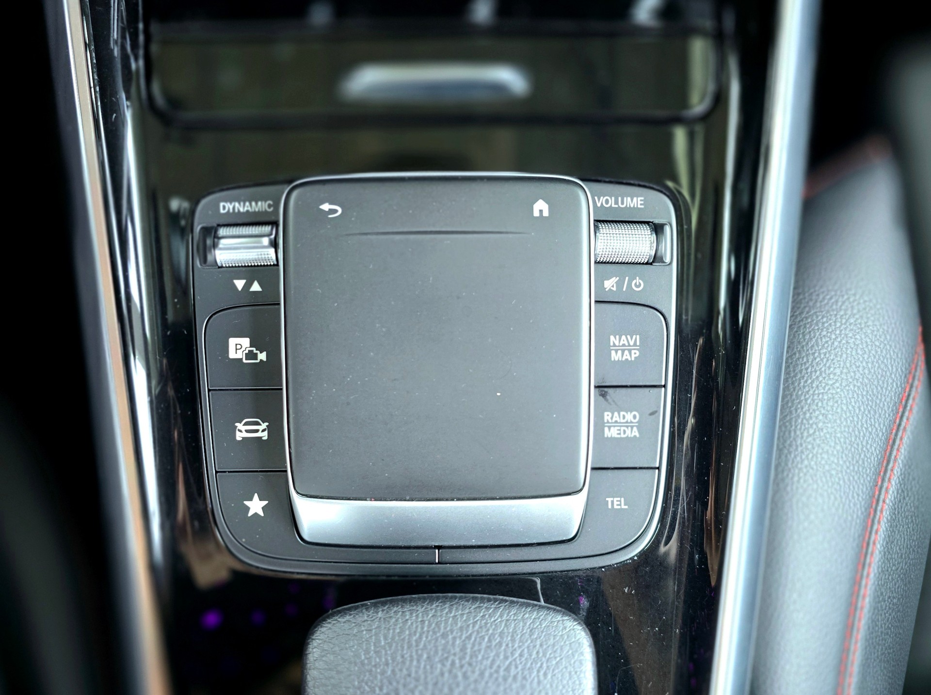 MERCEDES-BENZ GLA 200d 4Matic AMG Line 8G-DCT-image-23