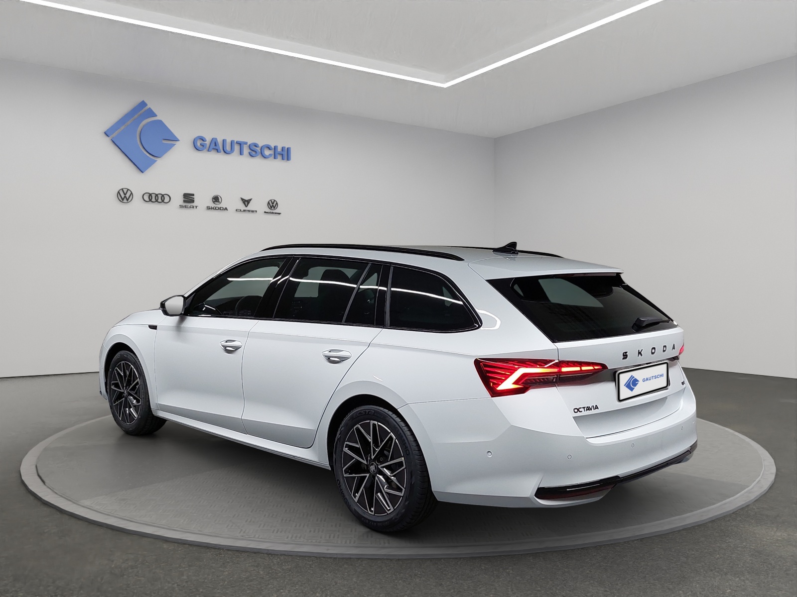SKODA Octavia Combi 2.0 TSI DSG Dynamic 4x4-image-2