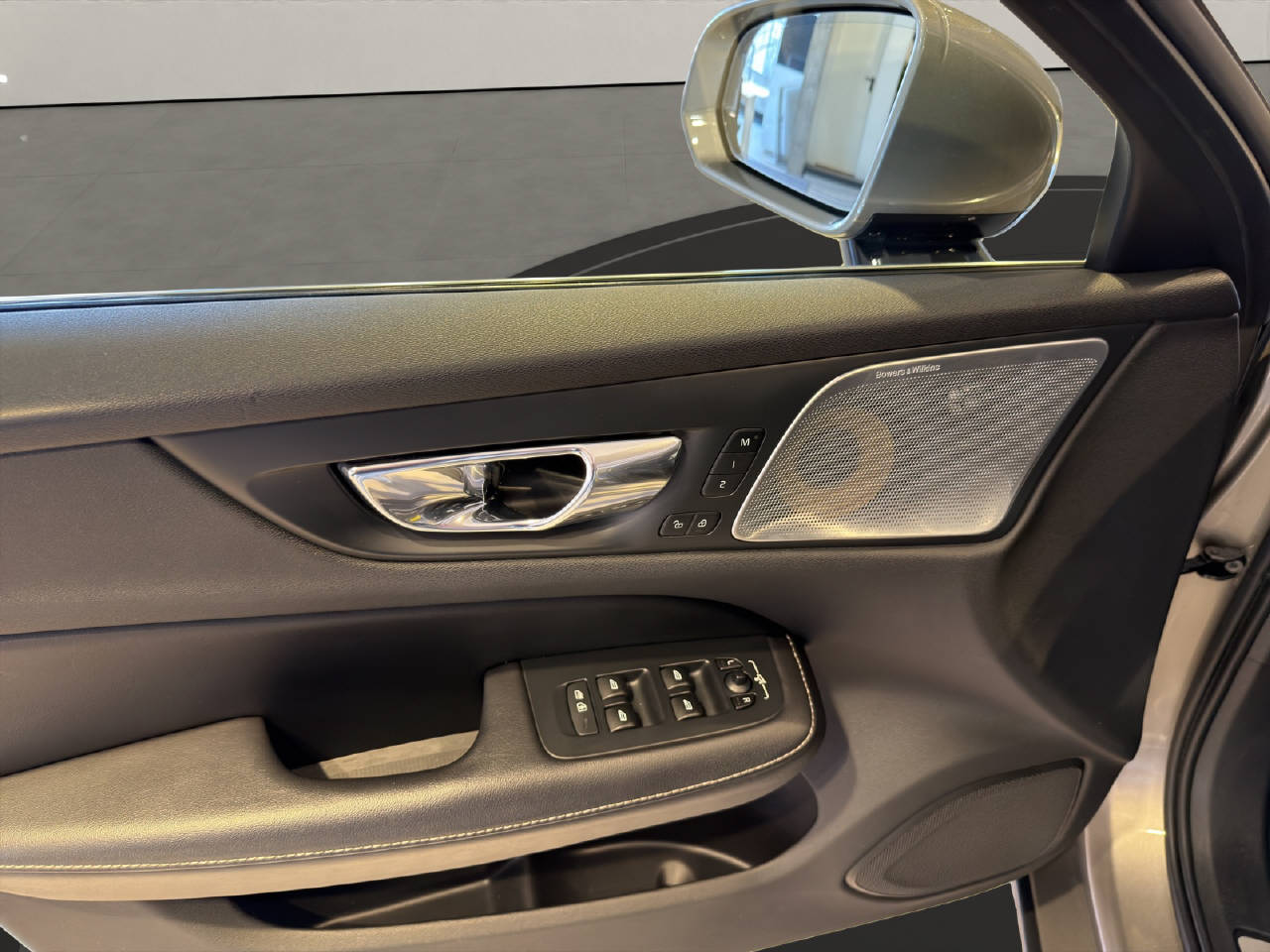 VOLVO V60 2.0 T6 Inscription AWD-image-13