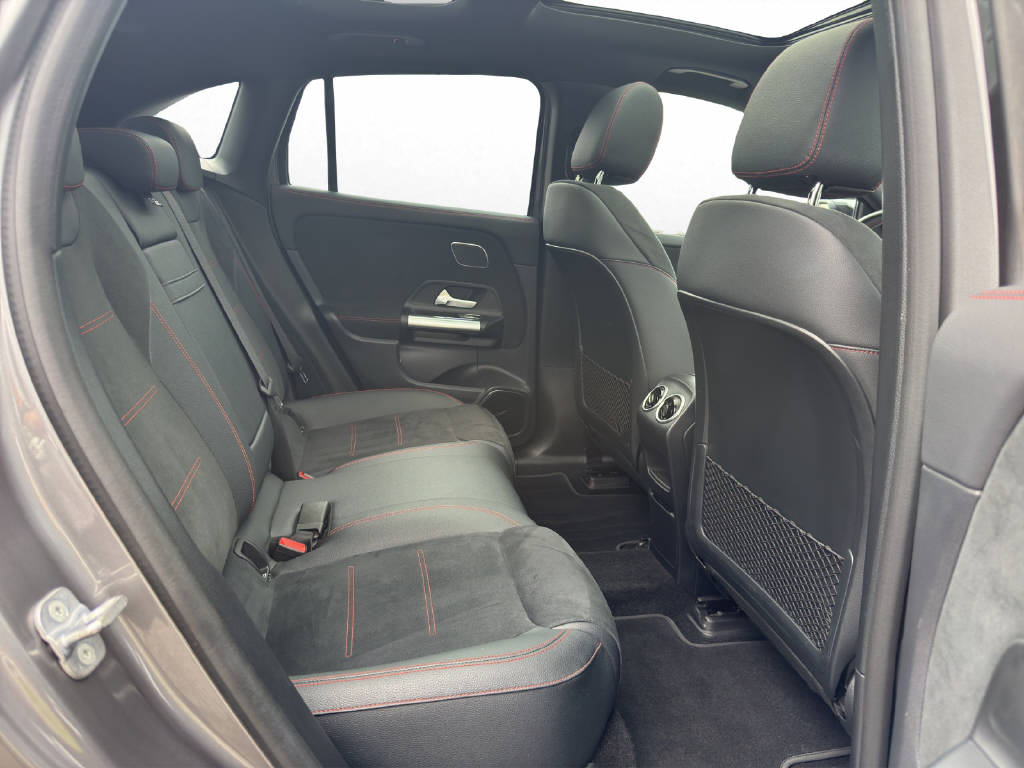 MERCEDES-BENZ EQA 350 AMG Line 4Matic-image-13