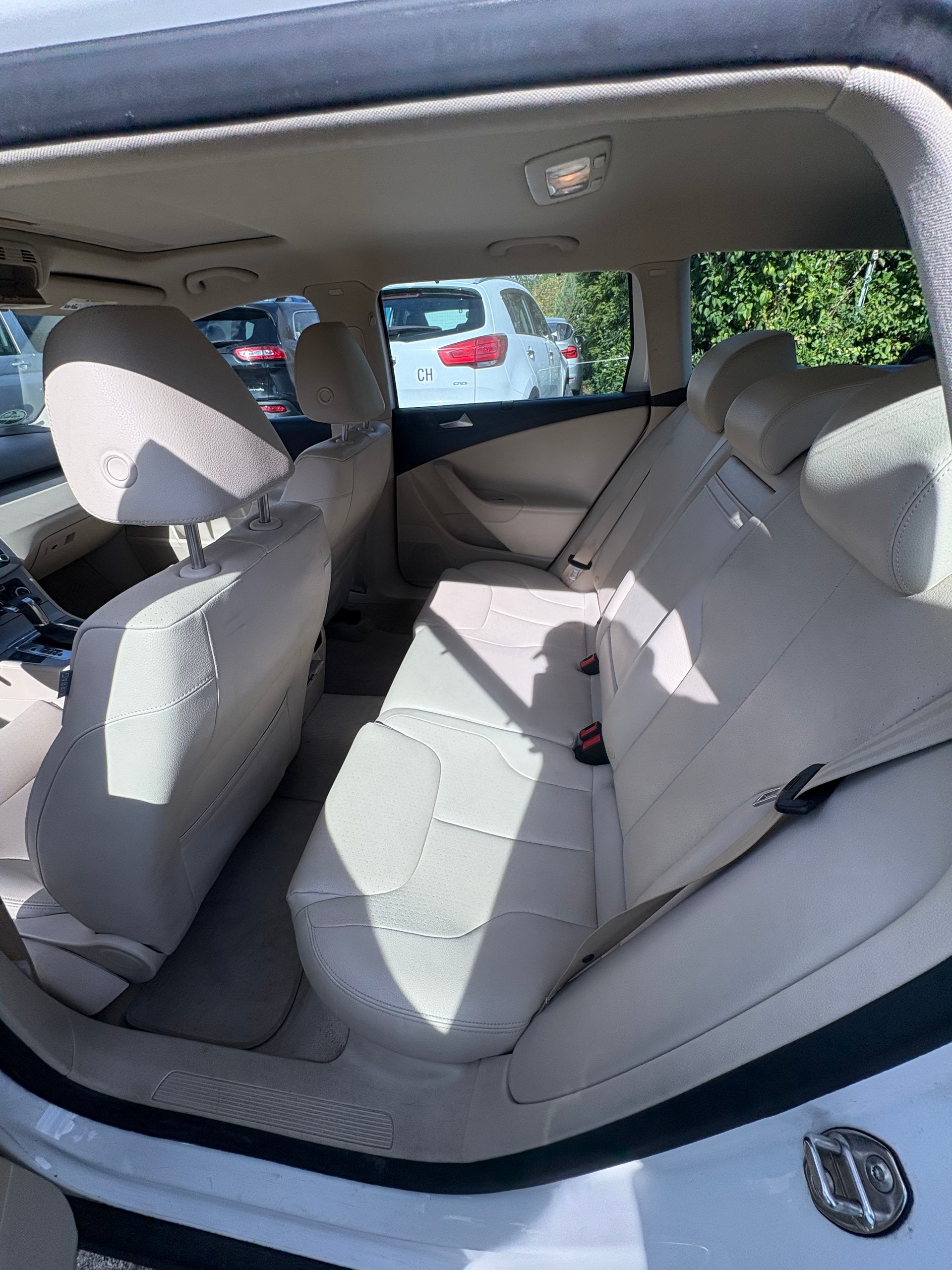 VW Passat Variant 2.0T FSI Highline DSG-image-12