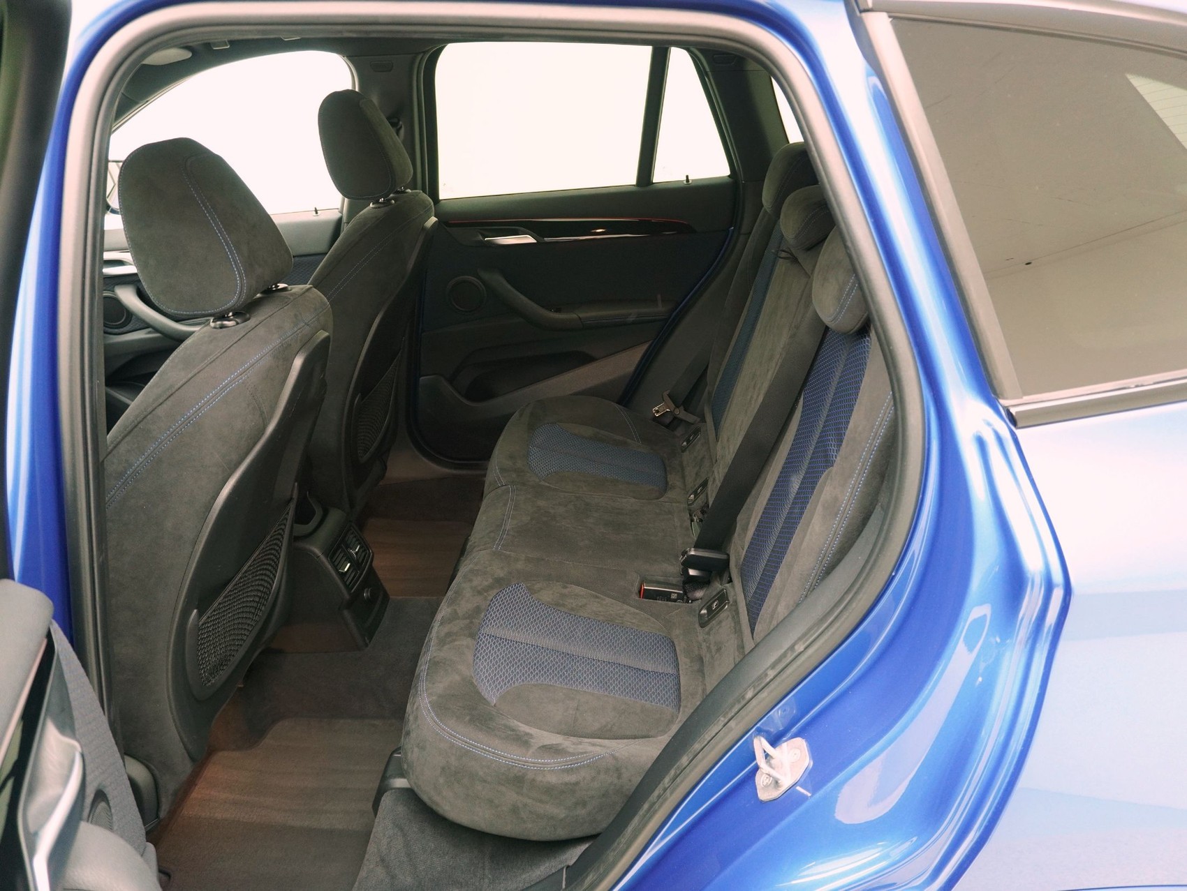 BMW X1 25i xDrive M Sport-image-10