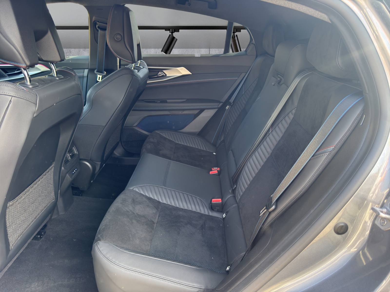 RENAULT Rafale 1.2 E-Tech Hybrid 200 Esprit Alpine-image-10