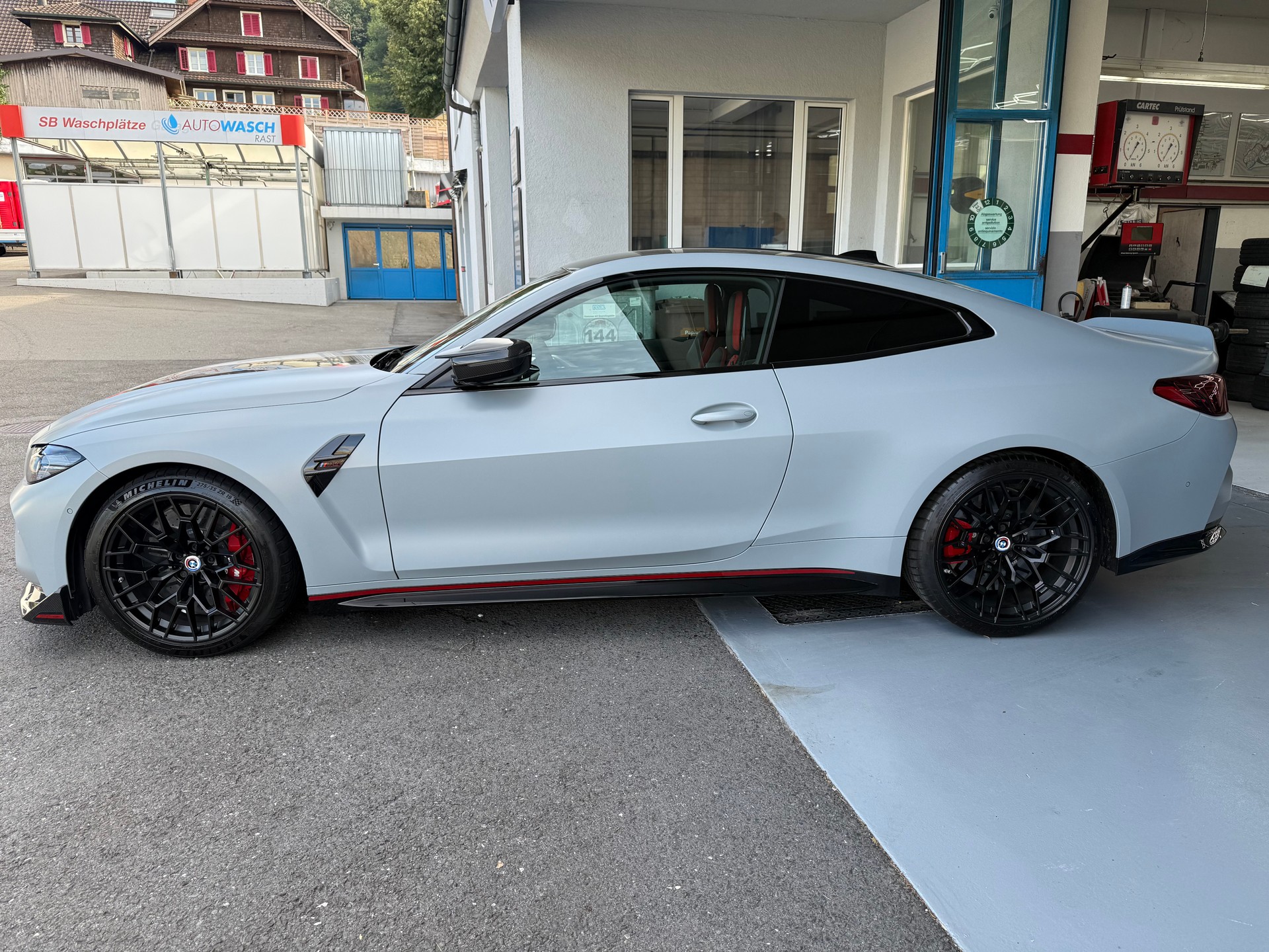 BMW M4 CSL Coupé-image-5