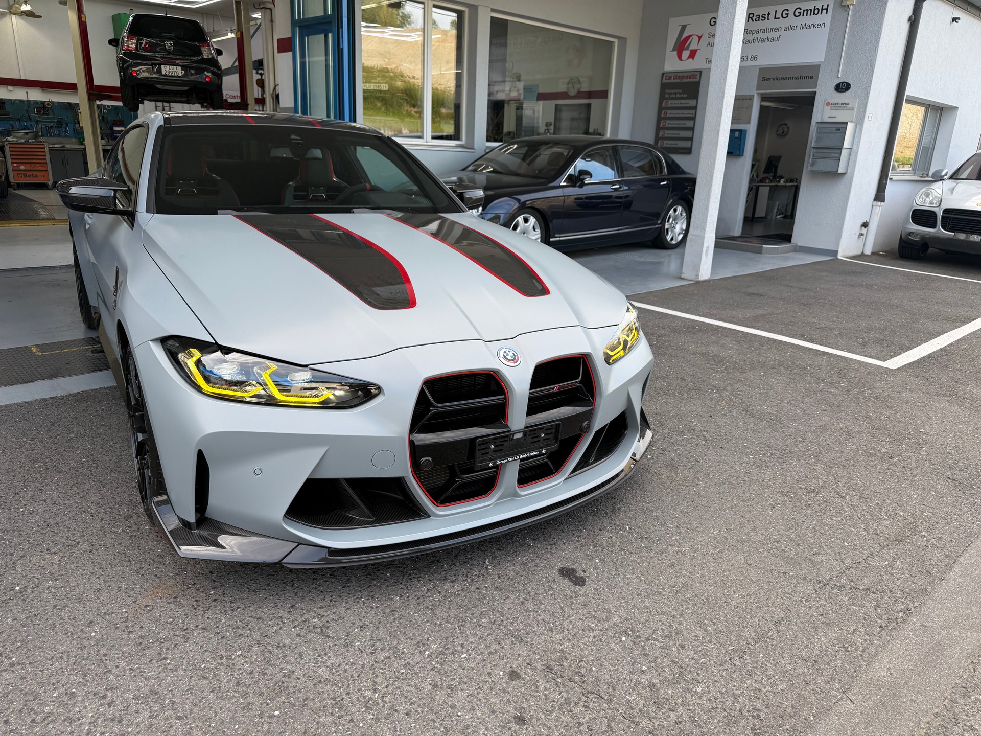 BMW M4 CSL Coupé-showroom-element-1