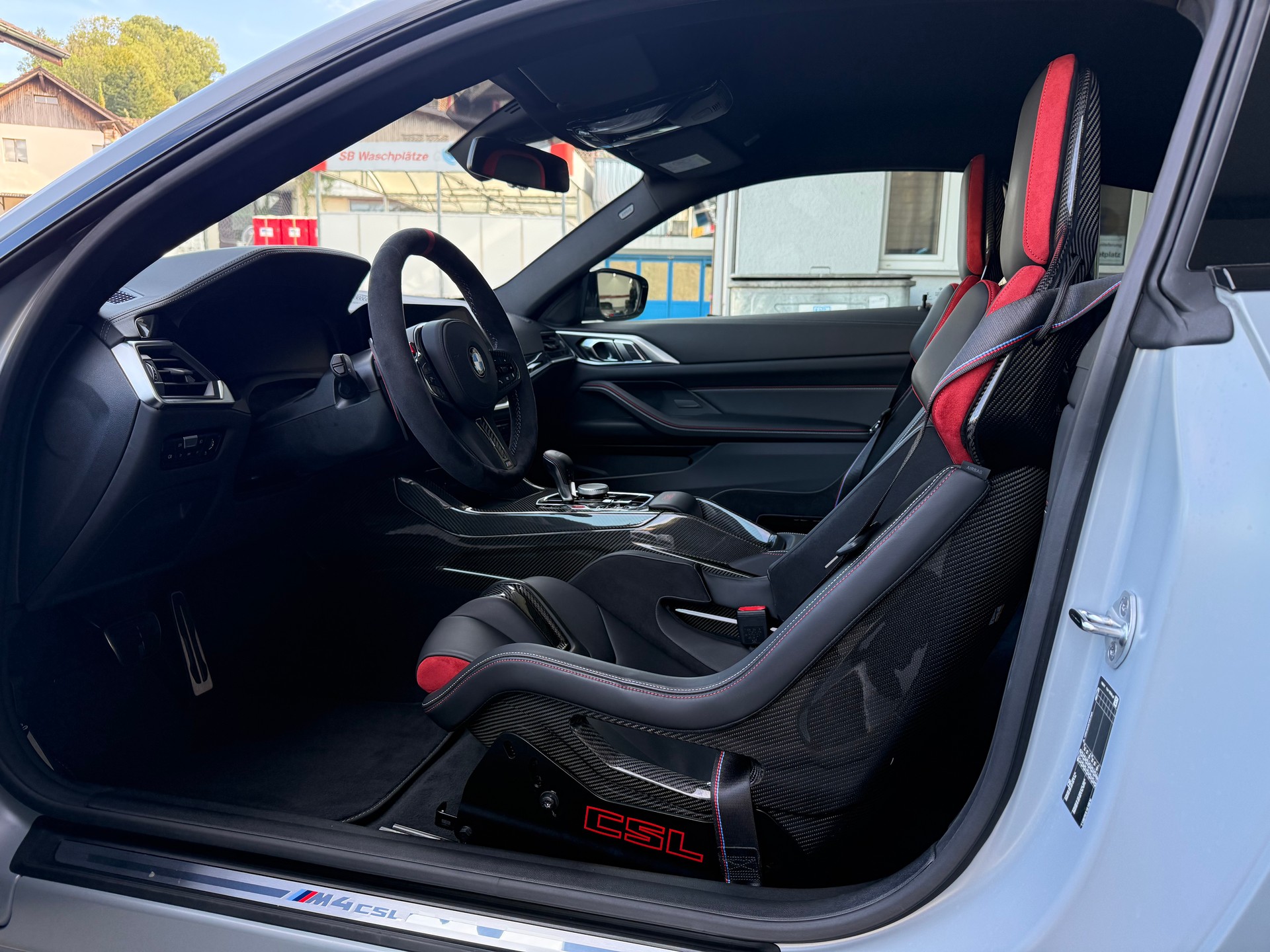 BMW M4 CSL Coupé-image-16