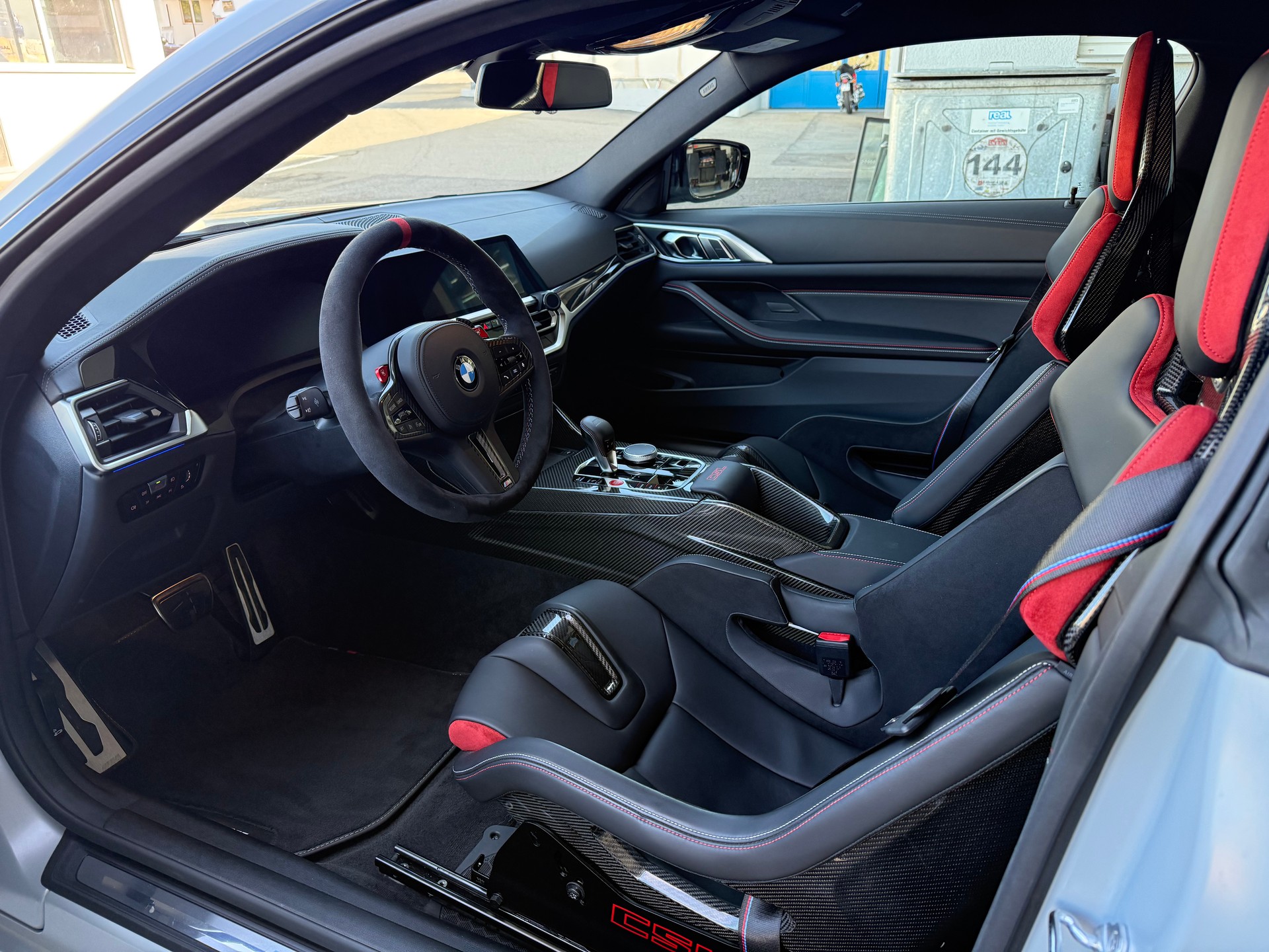 BMW M4 CSL Coupé-image-14