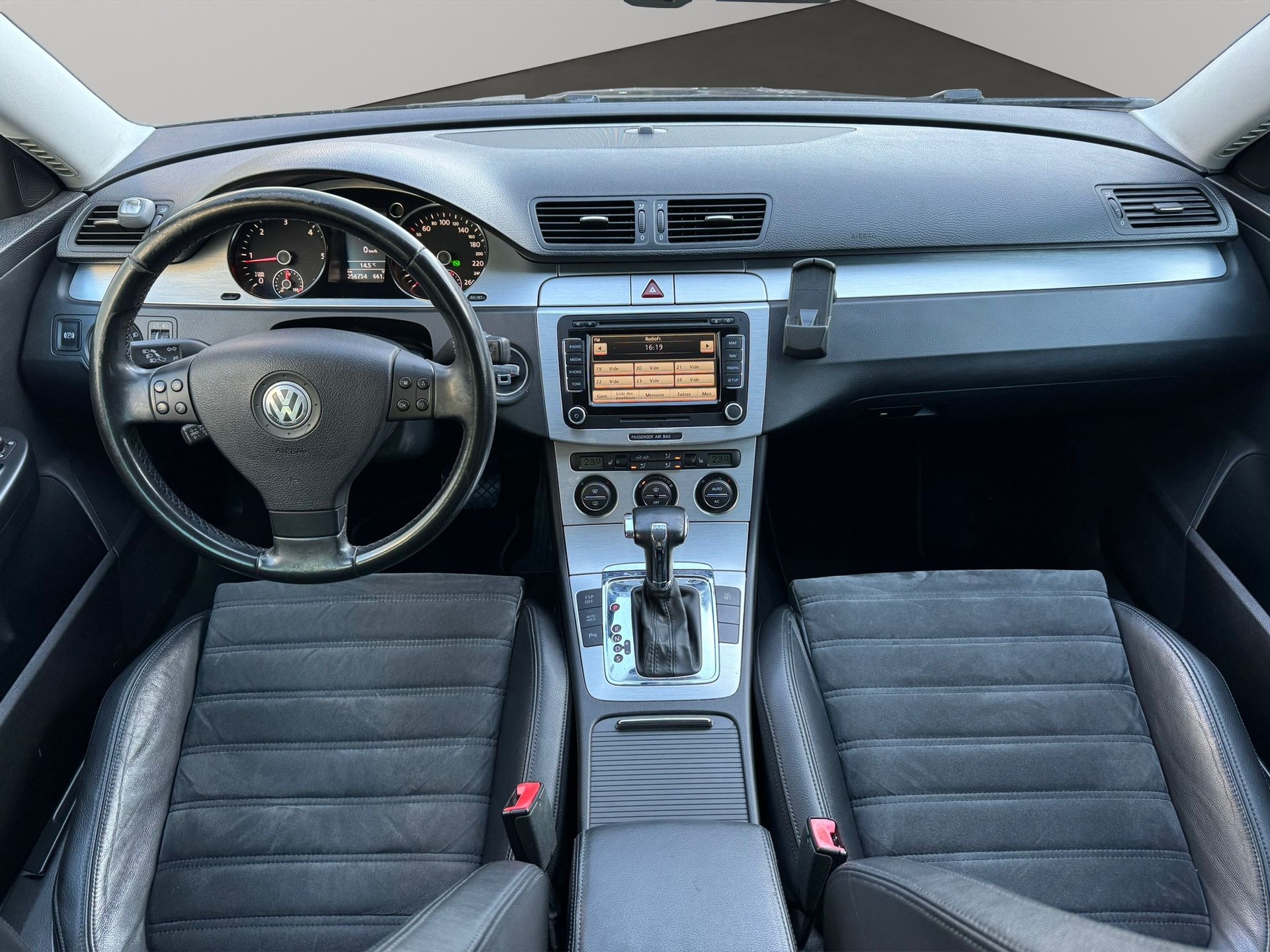 VW Passat Variant 2.0 TDI Highline DSG-image-8