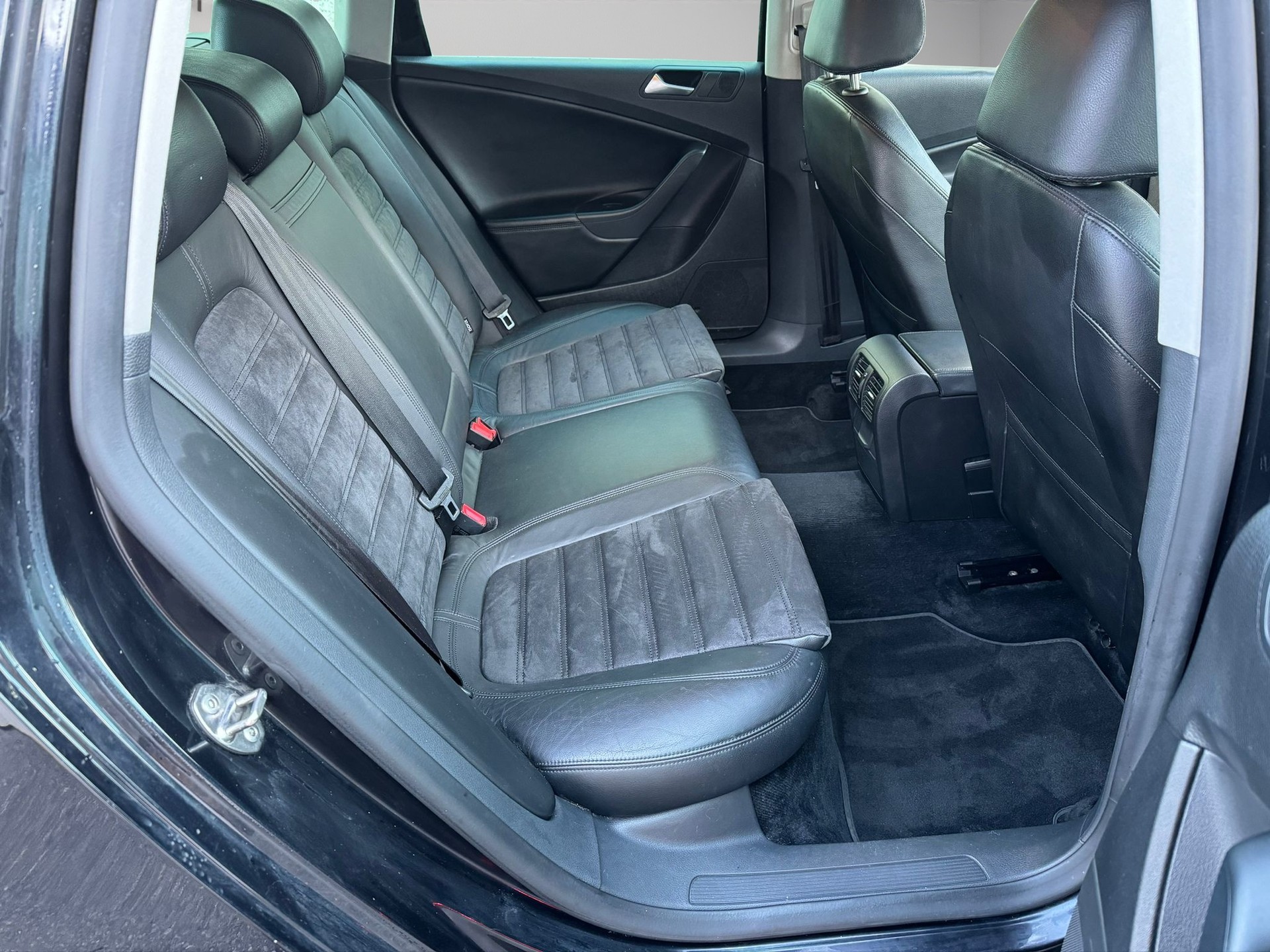 VW Passat Variant 2.0 TDI Highline DSG-image-14
