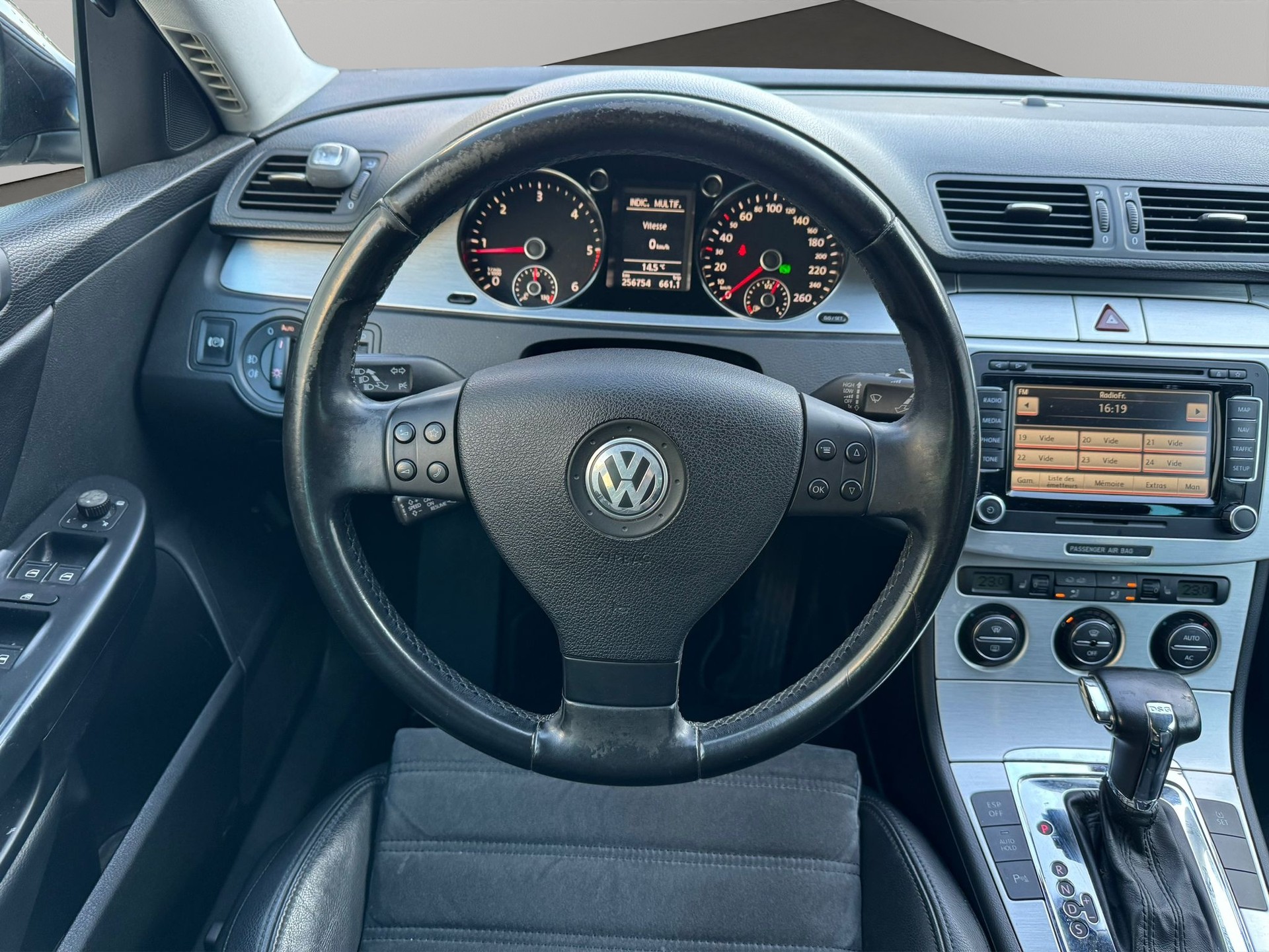VW Passat Variant 2.0 TDI Highline DSG-image-9