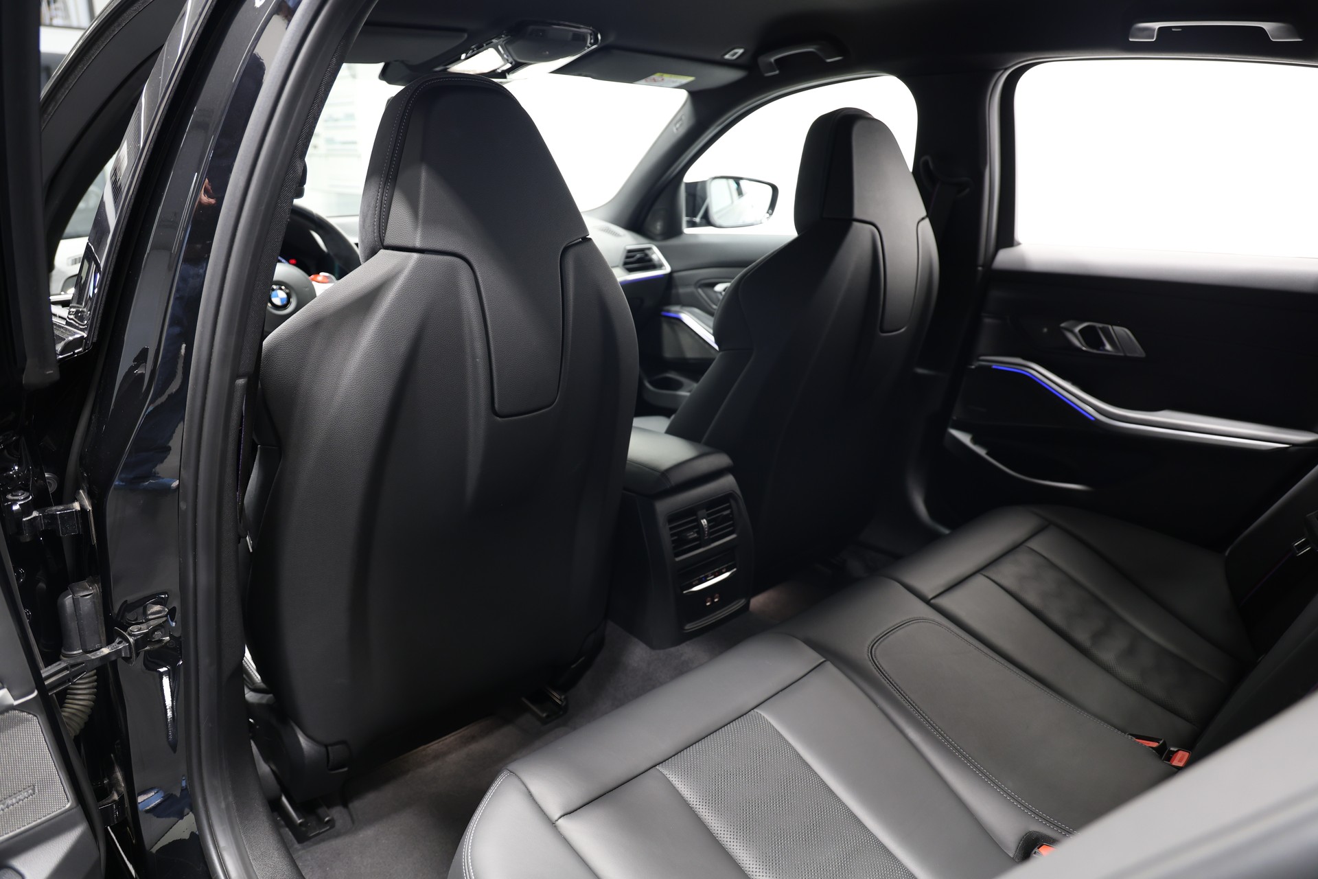 BMW M3 Competition M xDrive-image-21