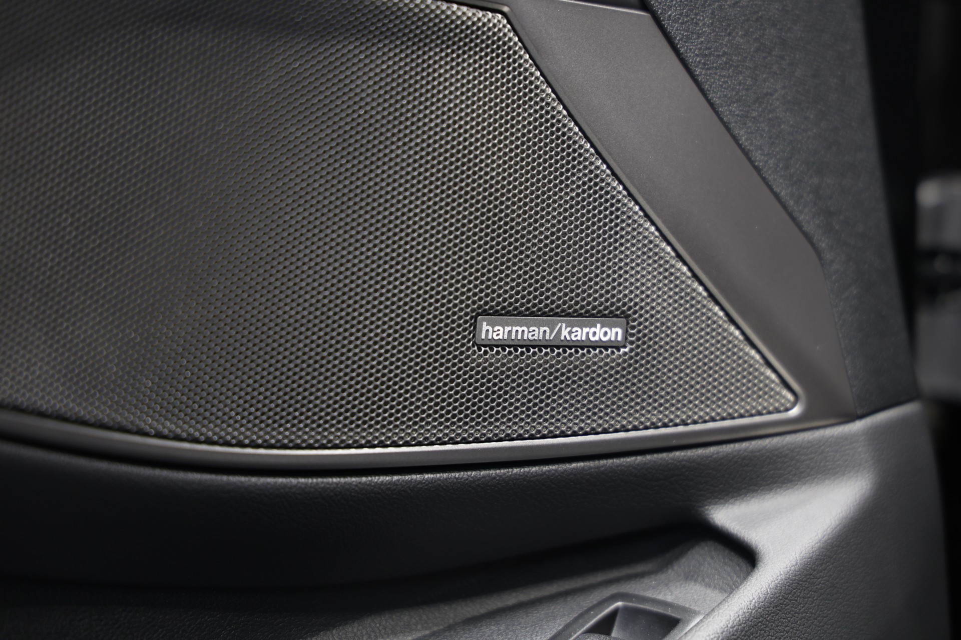 BMW M3 Competition M xDrive-image-23