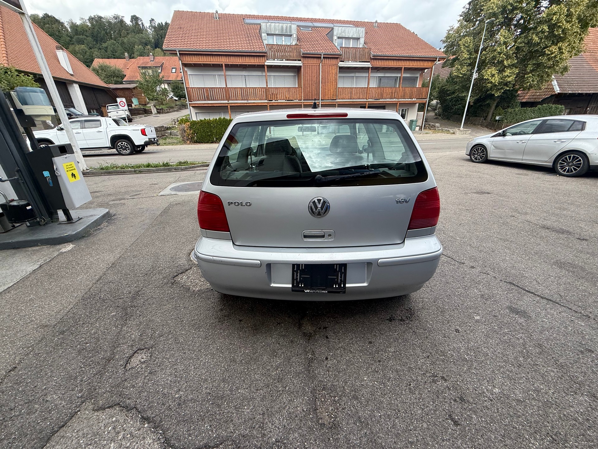 VW Polo 100 Highline-image-3