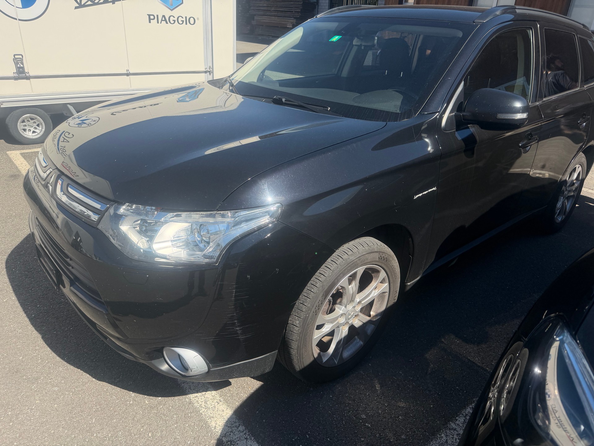 MITSUBISHI Outlander 2.2 DID Navigator Safety 4WD Automatic-image-0