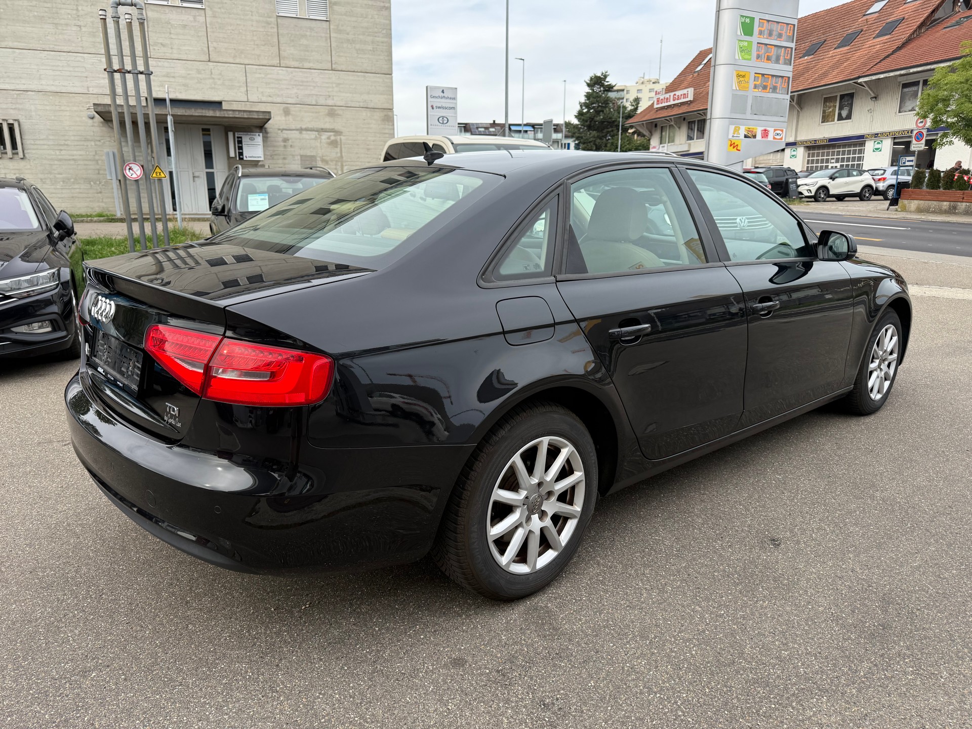 AUDI A4 Limousine 2.0 TDI multitronic-image-5