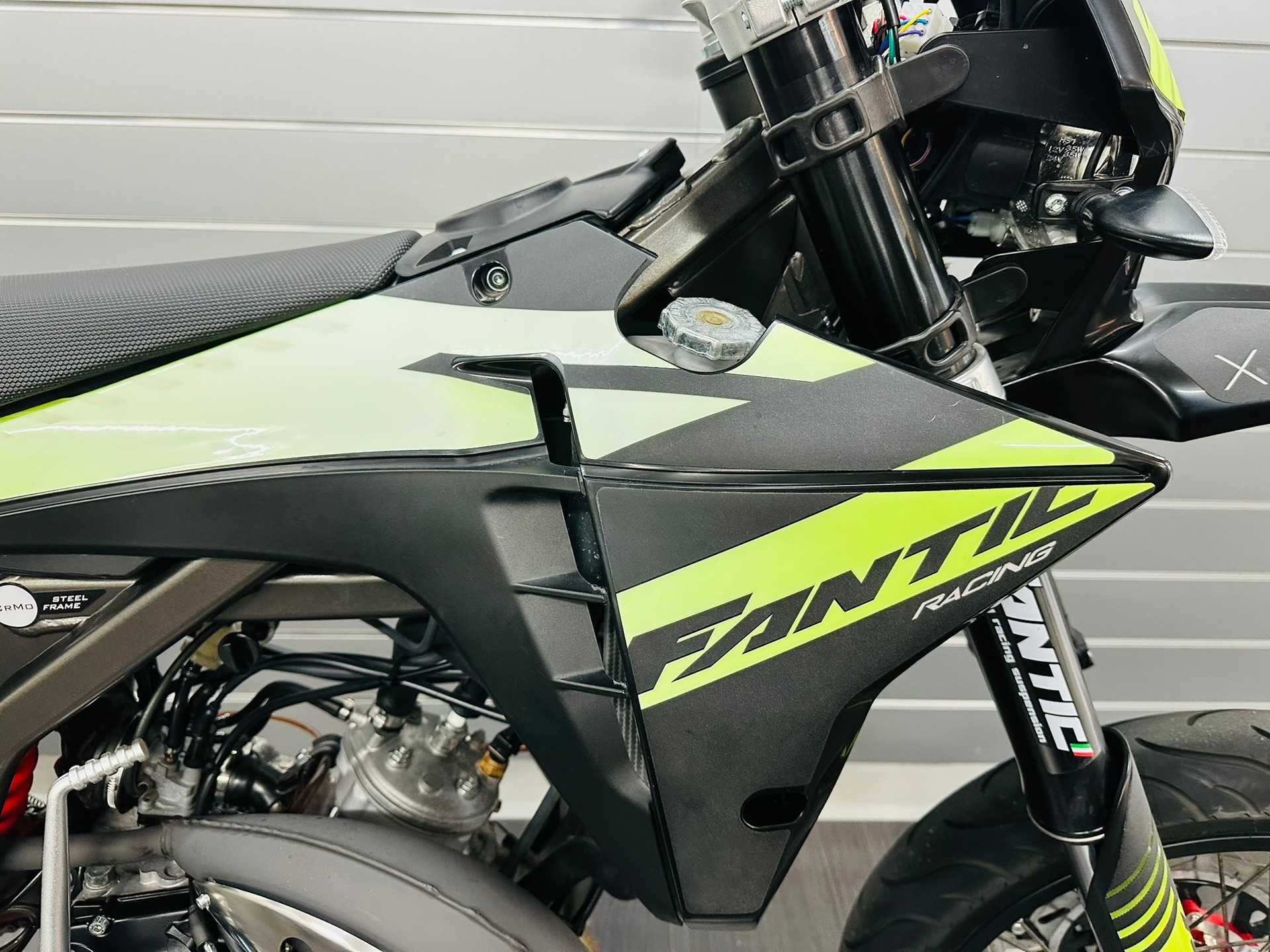 FANTIC XM 50 Motard Performance-showroom-element-1