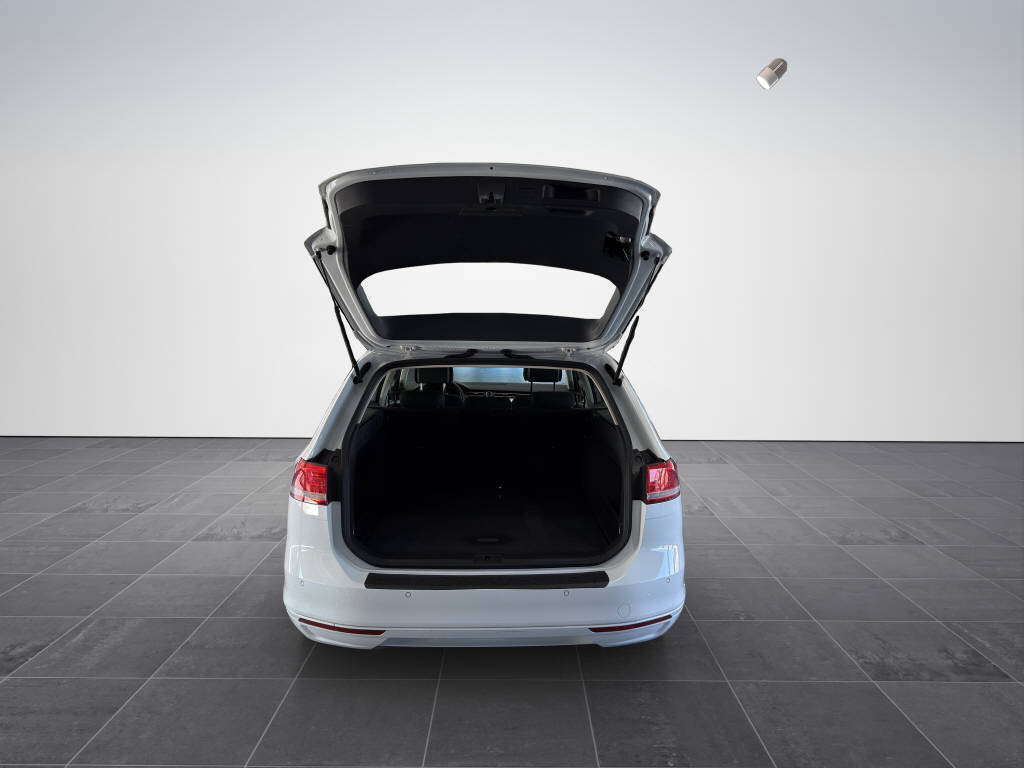 VW Passat Variant 2.0 TDI 150 Comfortline D-image-15