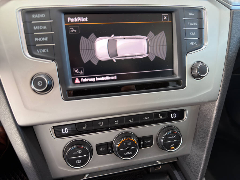 VW Passat Variant 2.0 TDI 150 Comfortline D-image-11