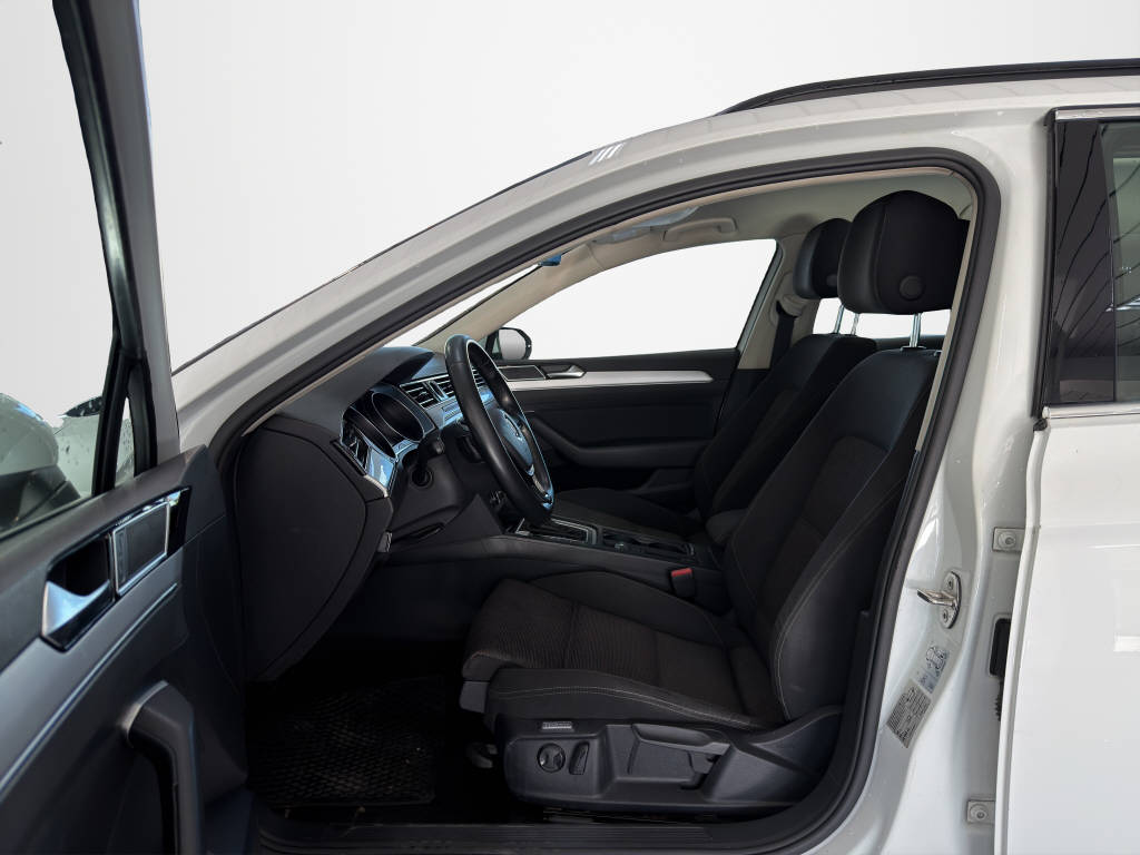 VW Passat Variant 2.0 TDI 150 Comfortline D-image-8