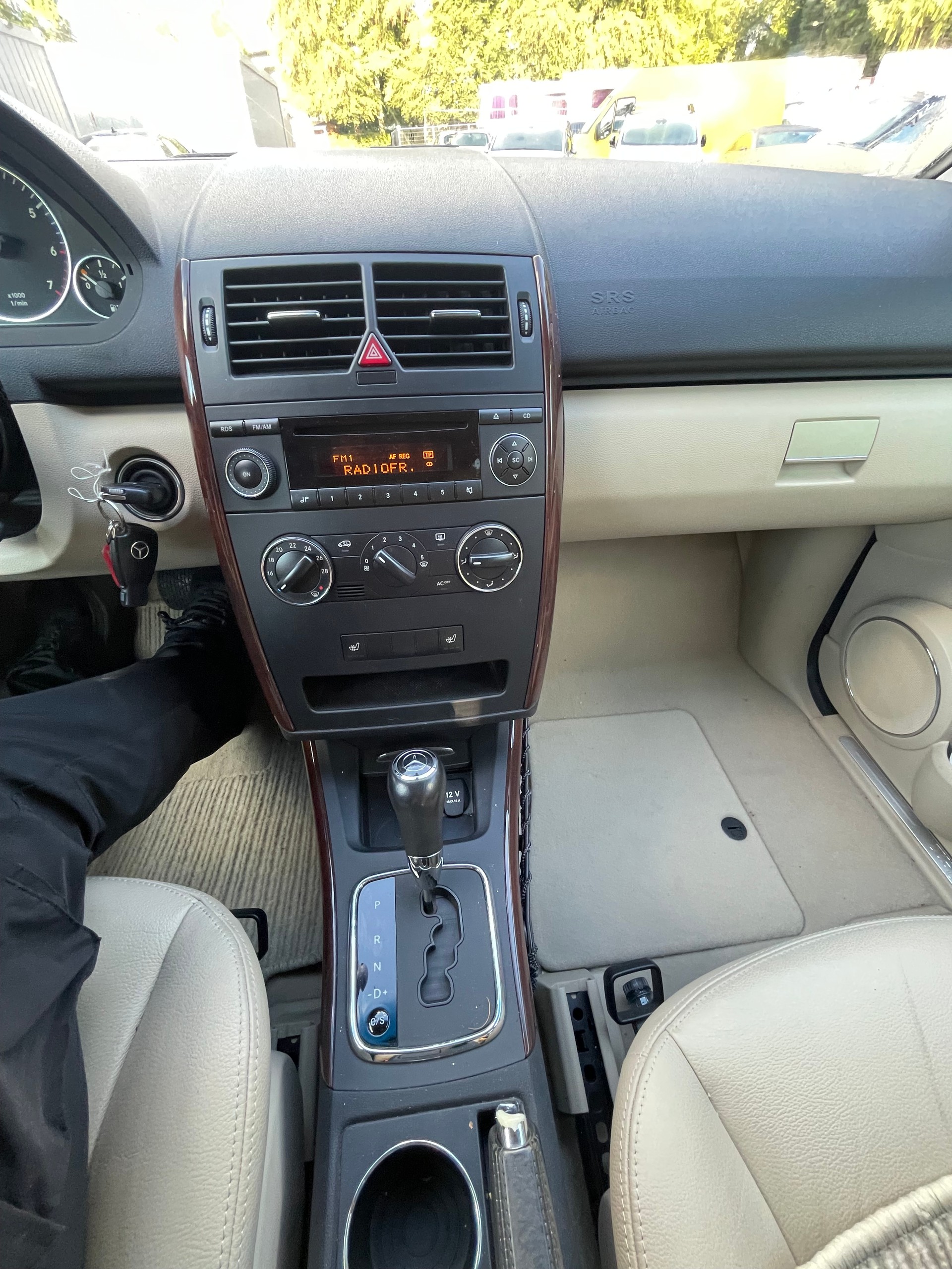 MERCEDES-BENZ A 200 Avantgarde-image-7