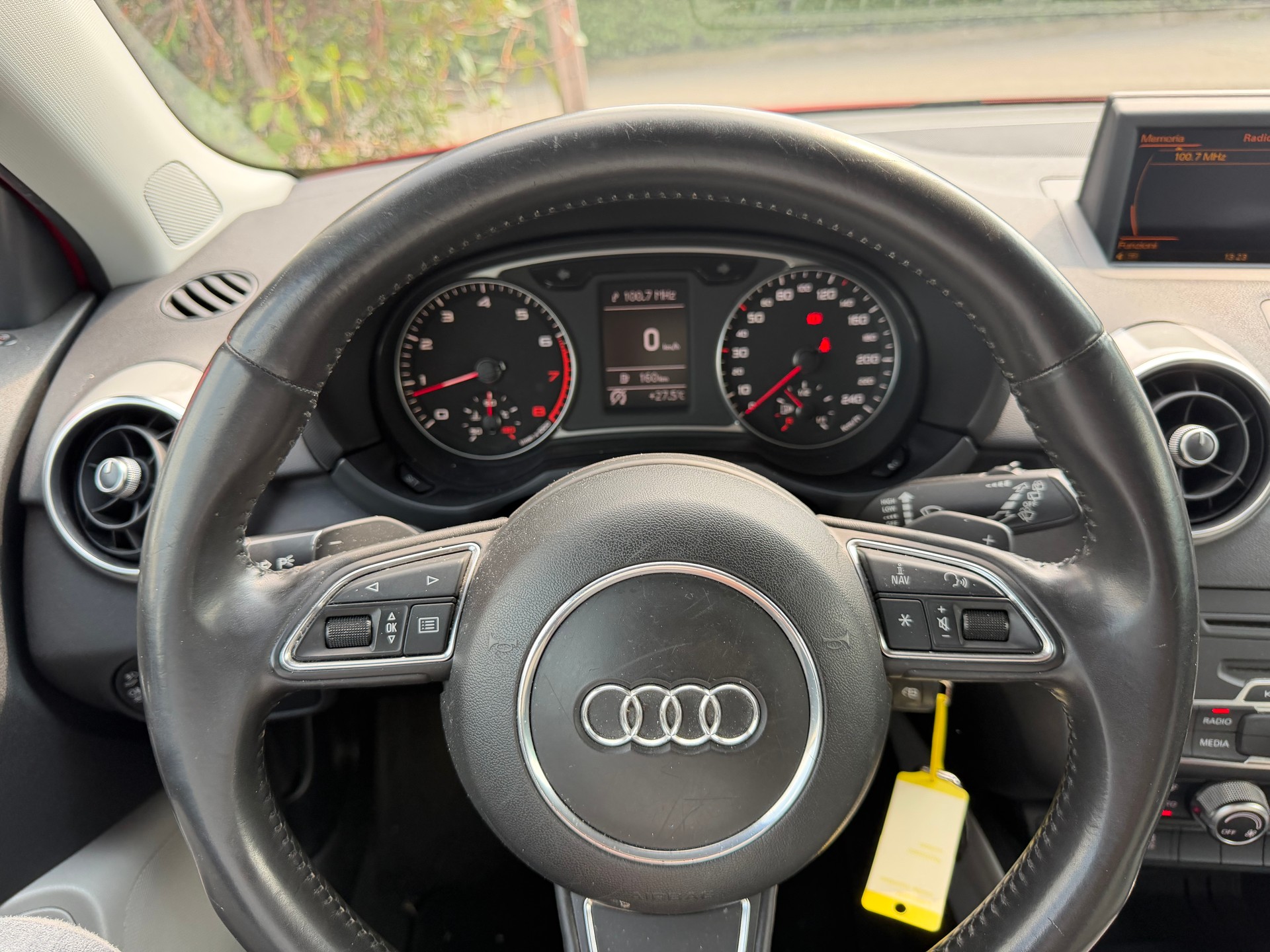 AUDI A1 1.4 TFSI Ambition S-tronic-image-10