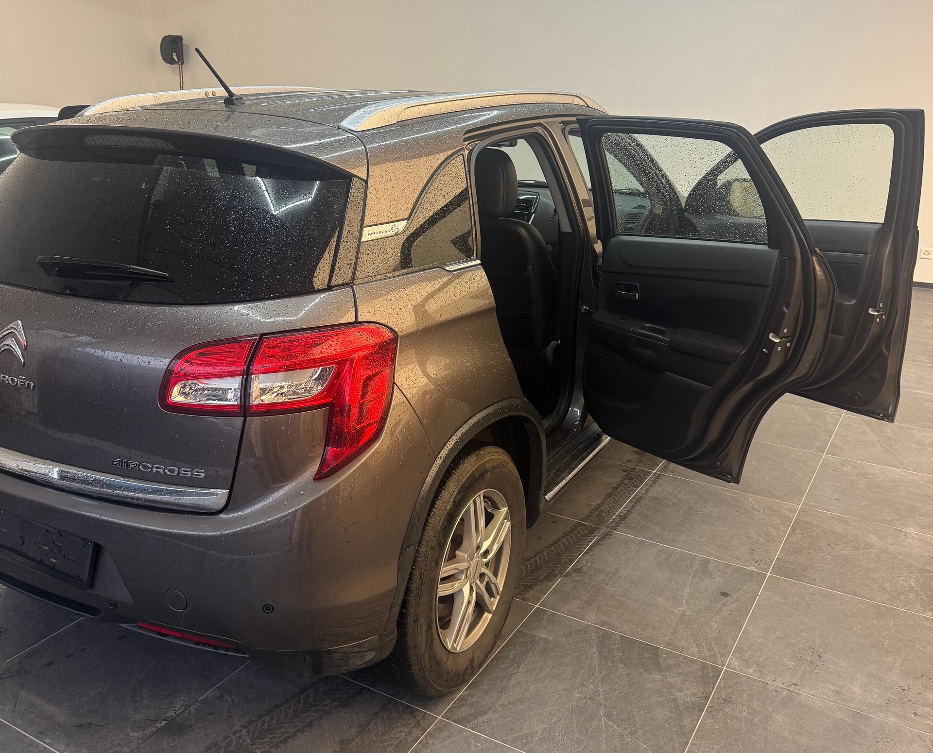 CITROEN C4 Aircross 1.6 HDi Collection 4WD-image-3