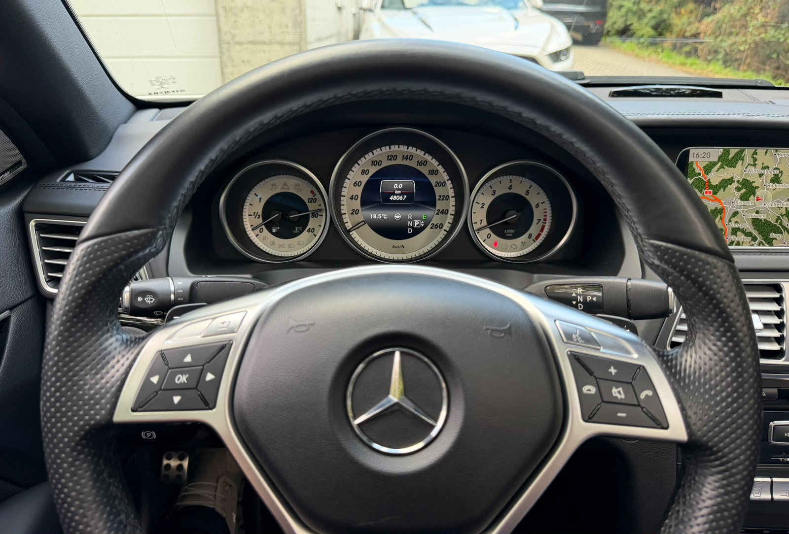 MERCEDES-BENZ E 500 7G-Tronic-image-18