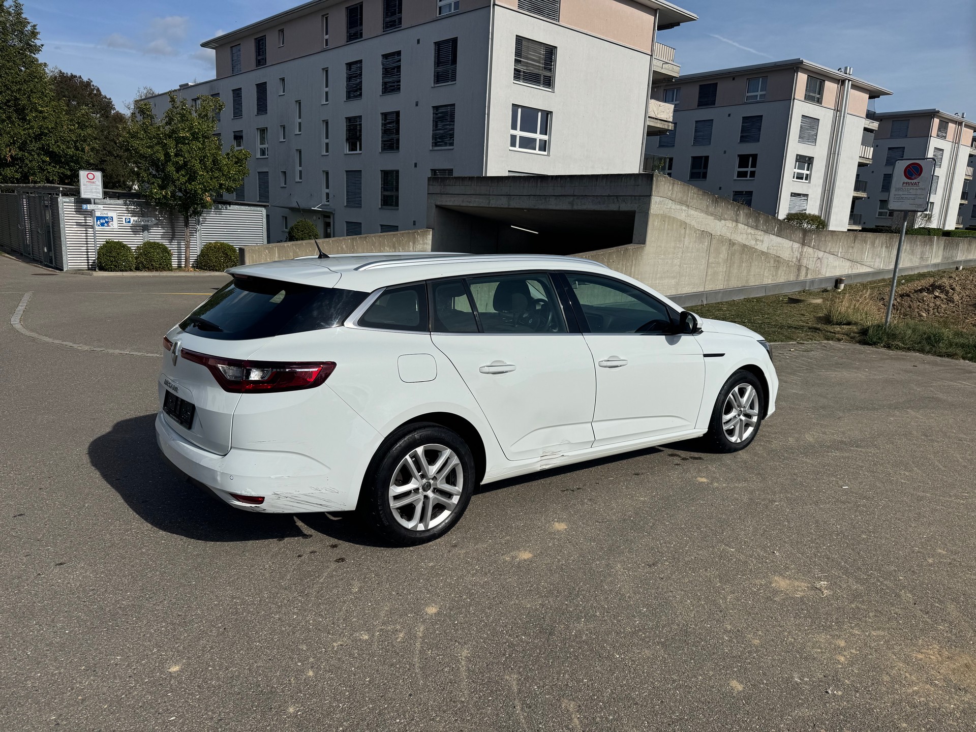 RENAULT Mégane Grandtour 1.5 dCi Business Line EDC-image-3