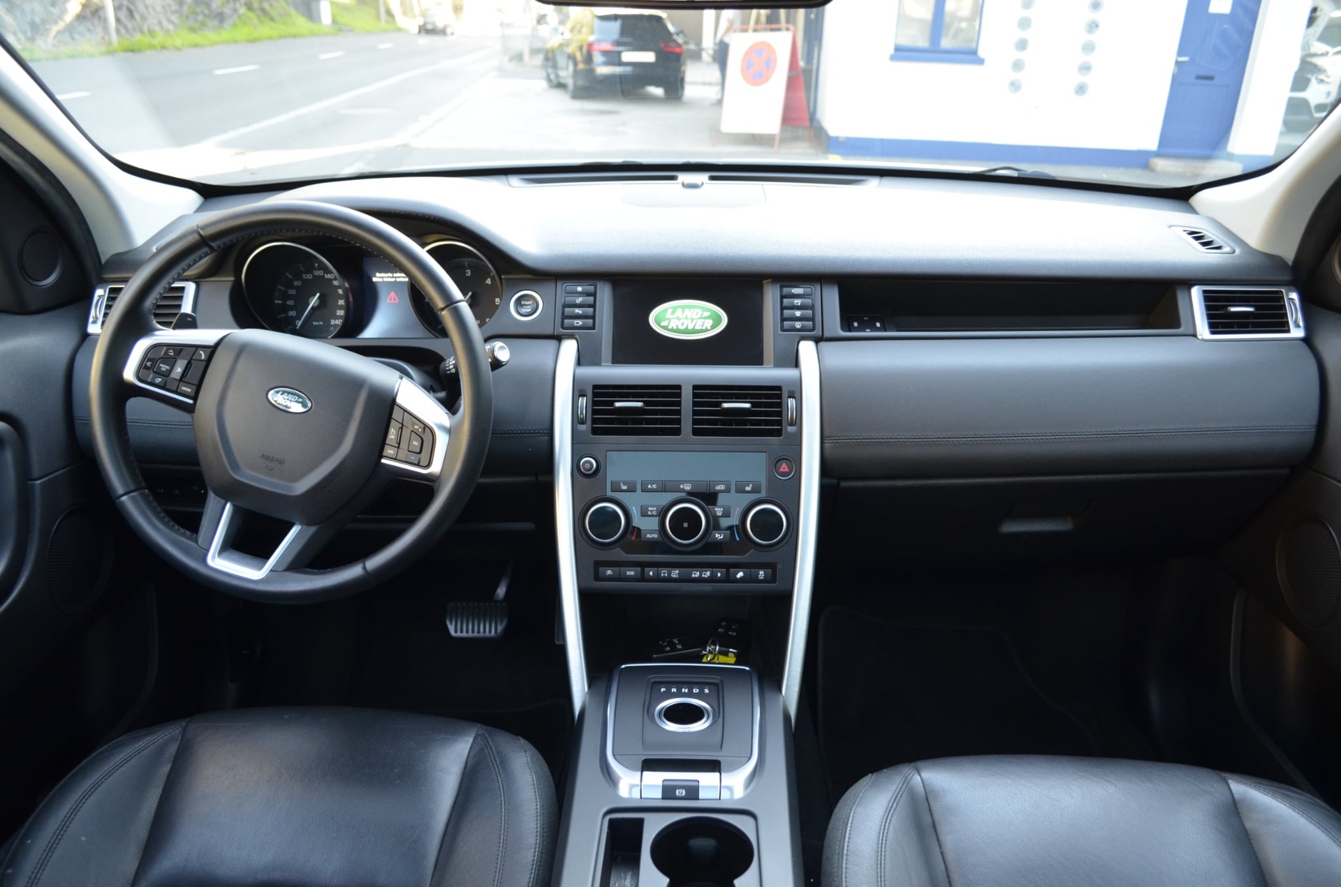 LAND ROVER Discovery Sport 2.0 TD4 HSE AT9-image-6