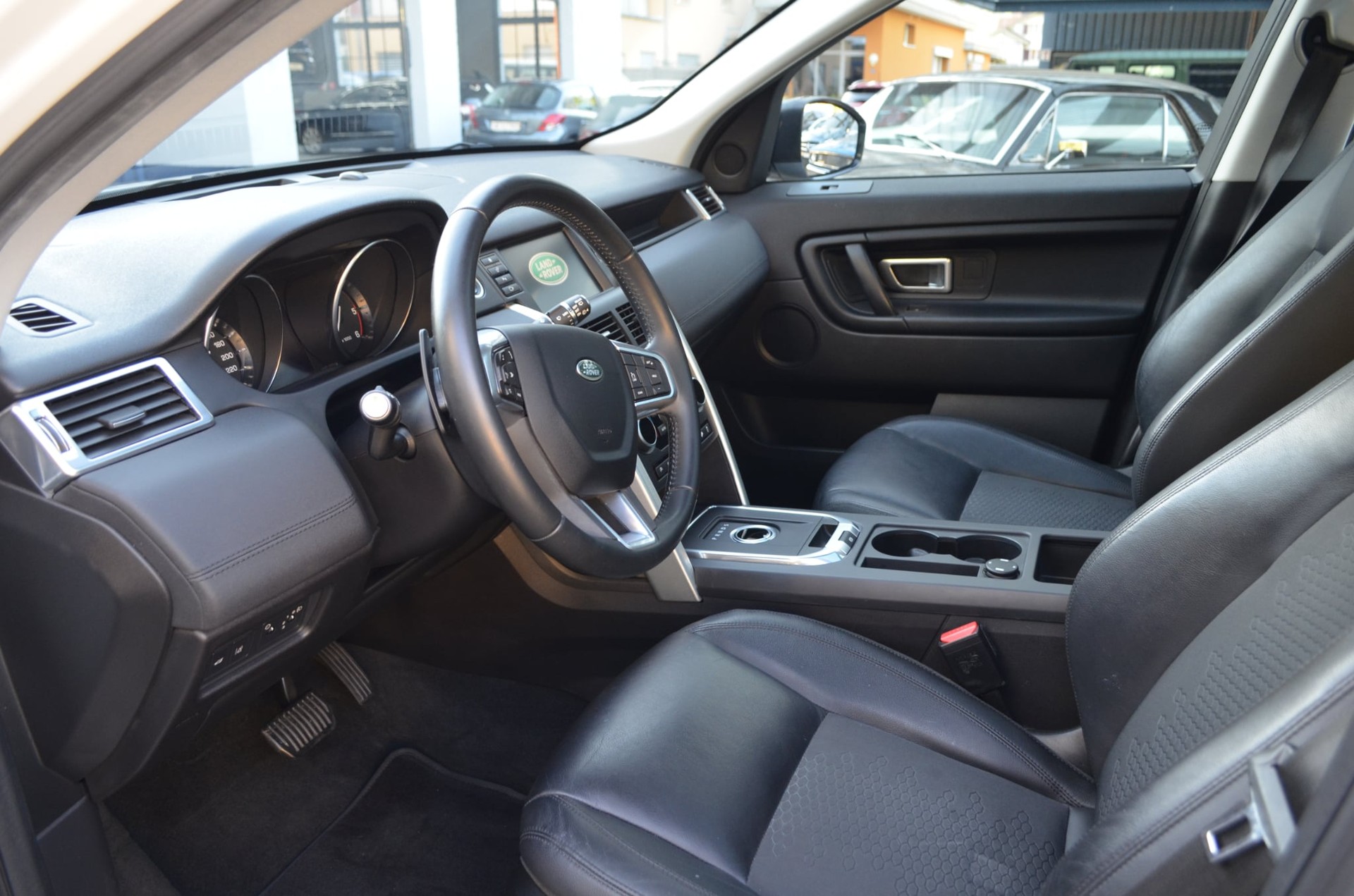 LAND ROVER Discovery Sport 2.0 TD4 HSE AT9-image-7