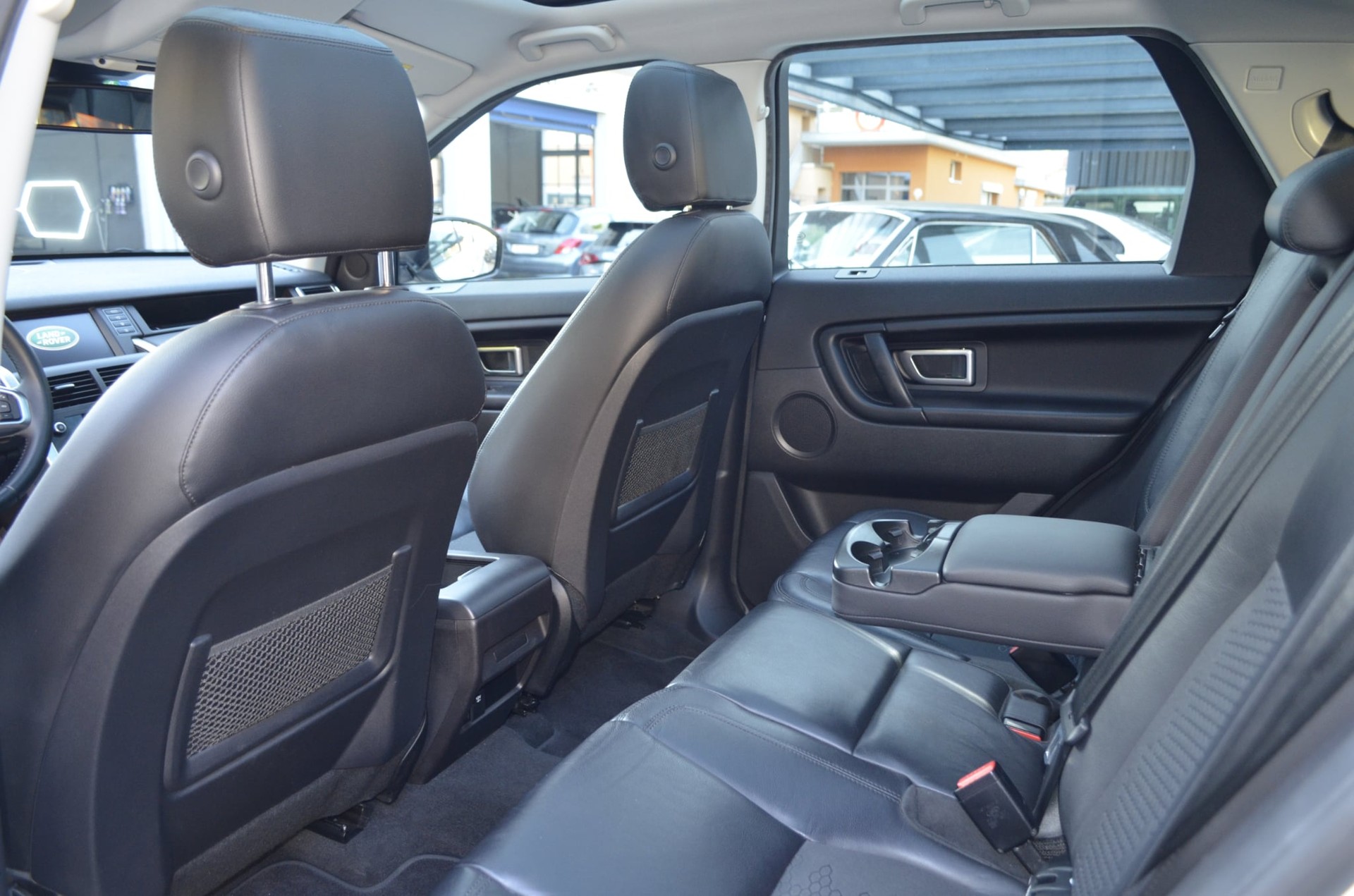 LAND ROVER Discovery Sport 2.0 TD4 HSE AT9-image-8
