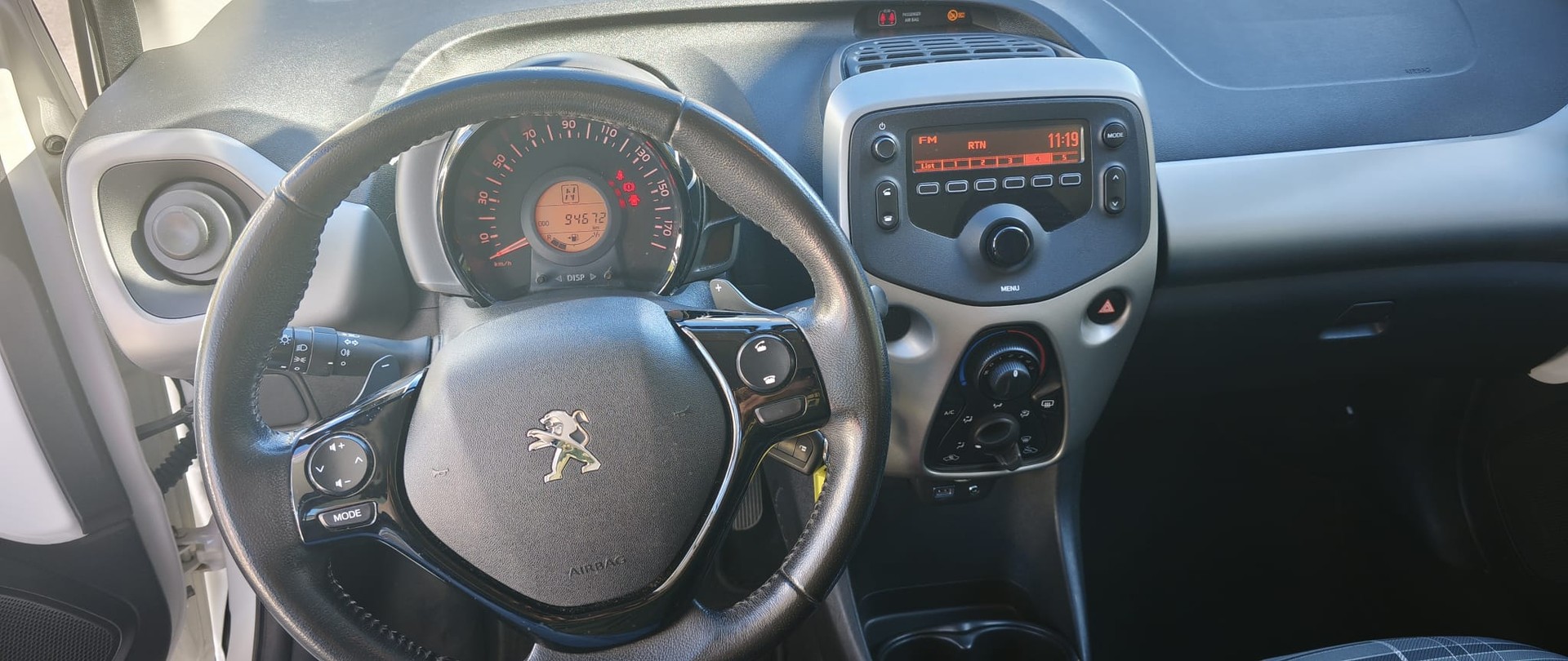PEUGEOT 108 1.0 VTi Allure ETG-image-10