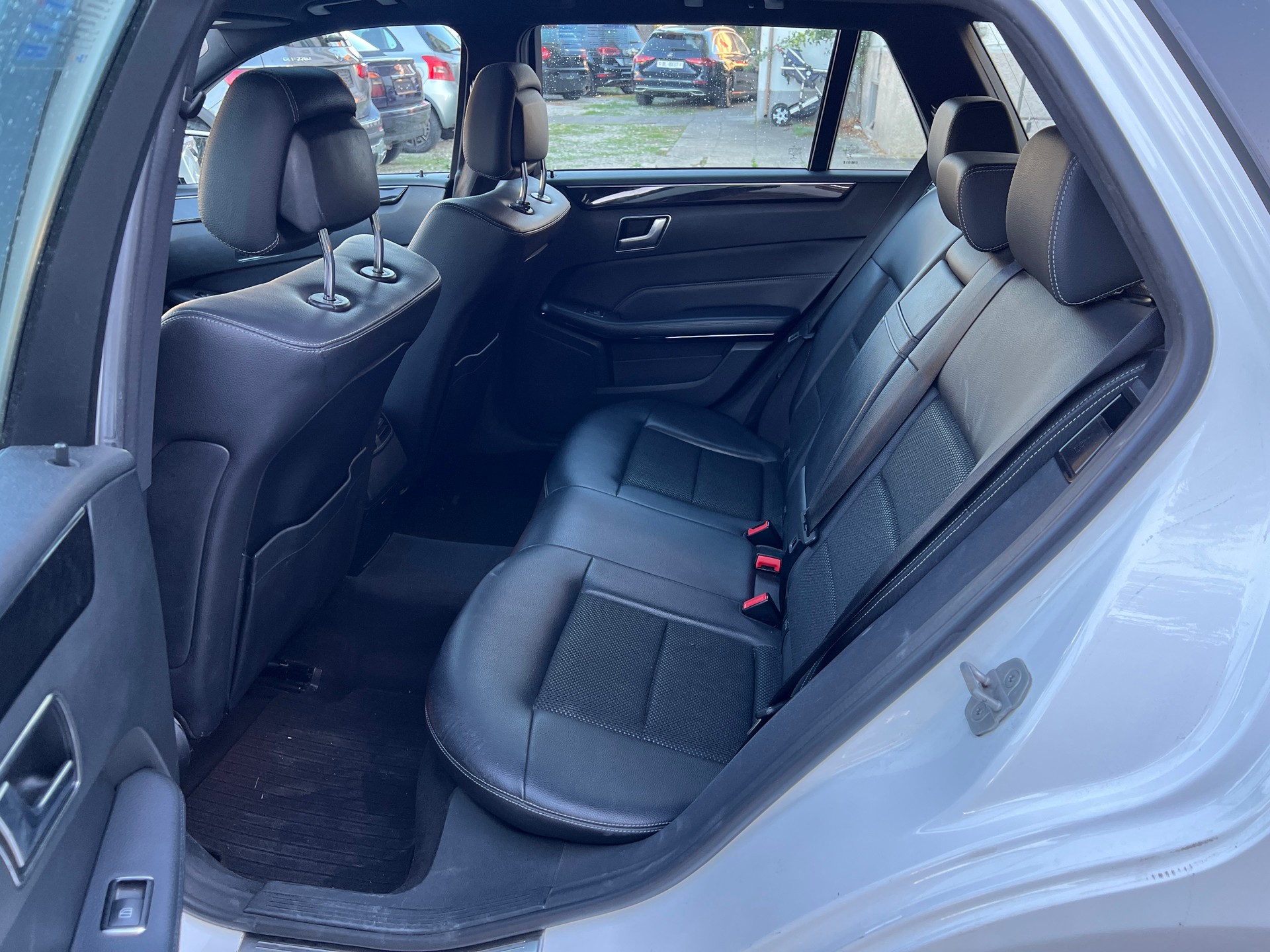 MERCEDES-BENZ E 220 BlueTEC Avantgarde 9G-Tronic-image-9