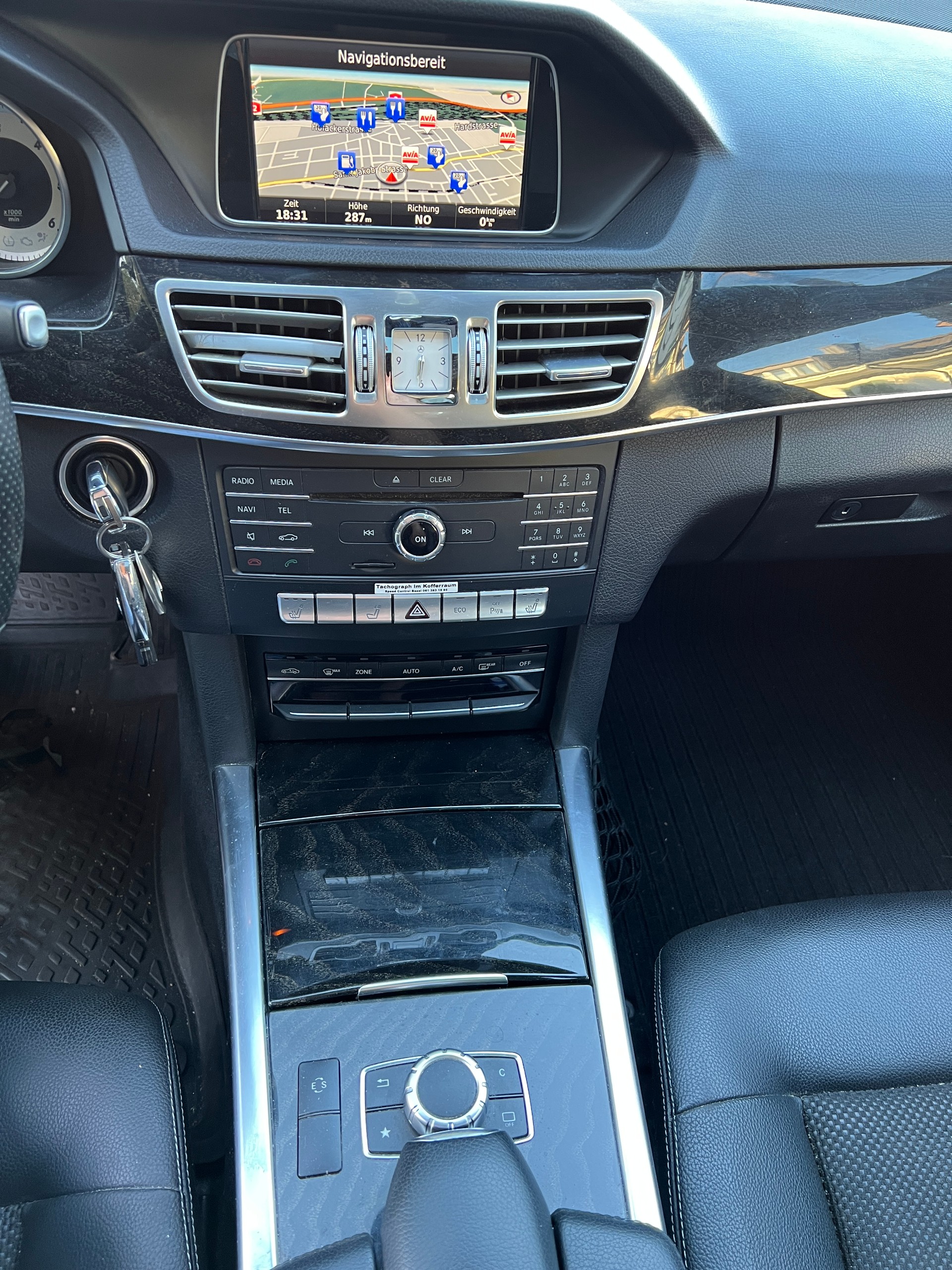 MERCEDES-BENZ E 220 BlueTEC Avantgarde 9G-Tronic-image-13