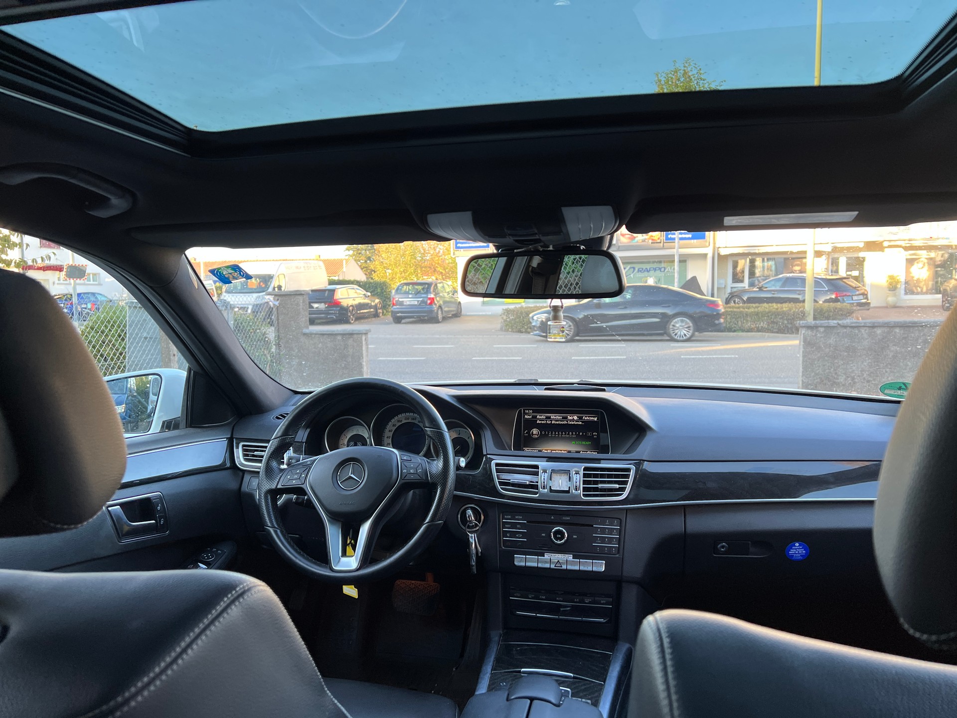 MERCEDES-BENZ E 220 BlueTEC Avantgarde 9G-Tronic-image-12