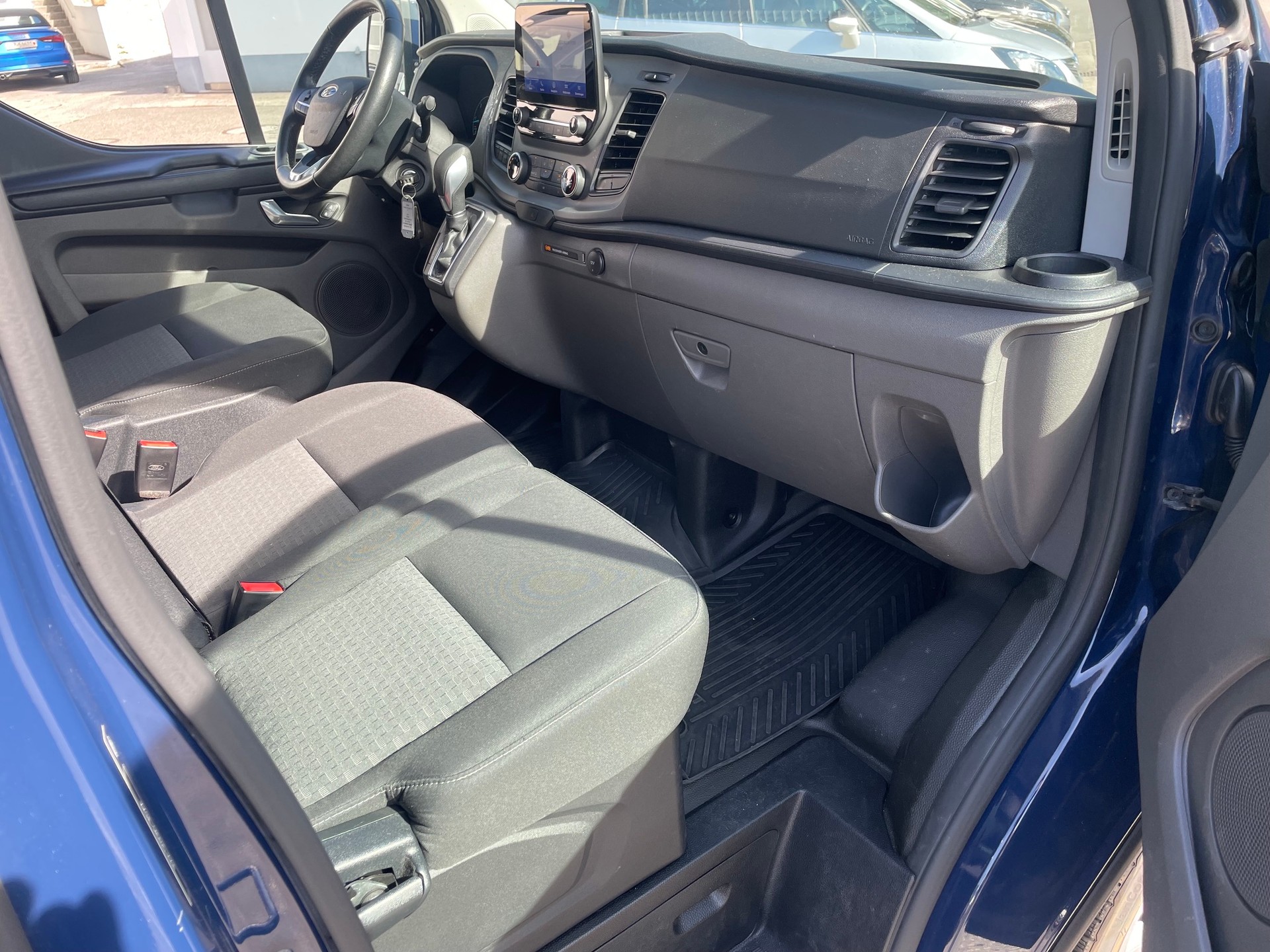 FORD Transit Custom 320 L1H1 Trend A-image-11