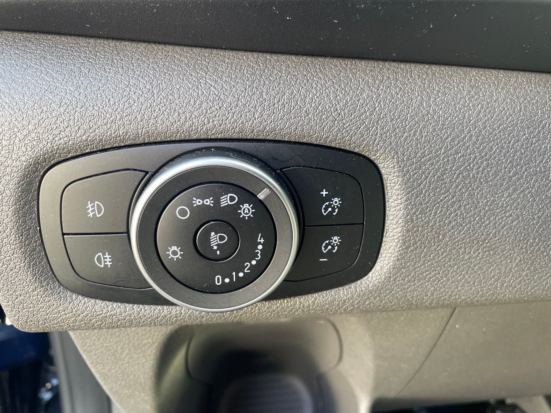 FORD Transit Custom 320 L1H1 Trend A-image-9