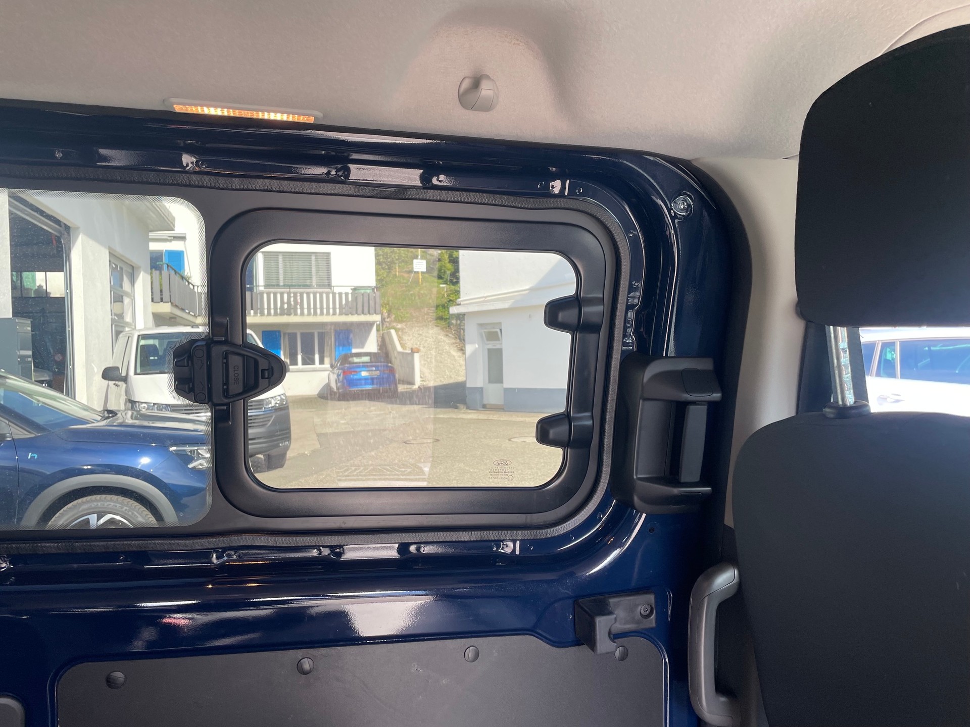 FORD Transit Custom 320 L1H1 Trend A-image-14