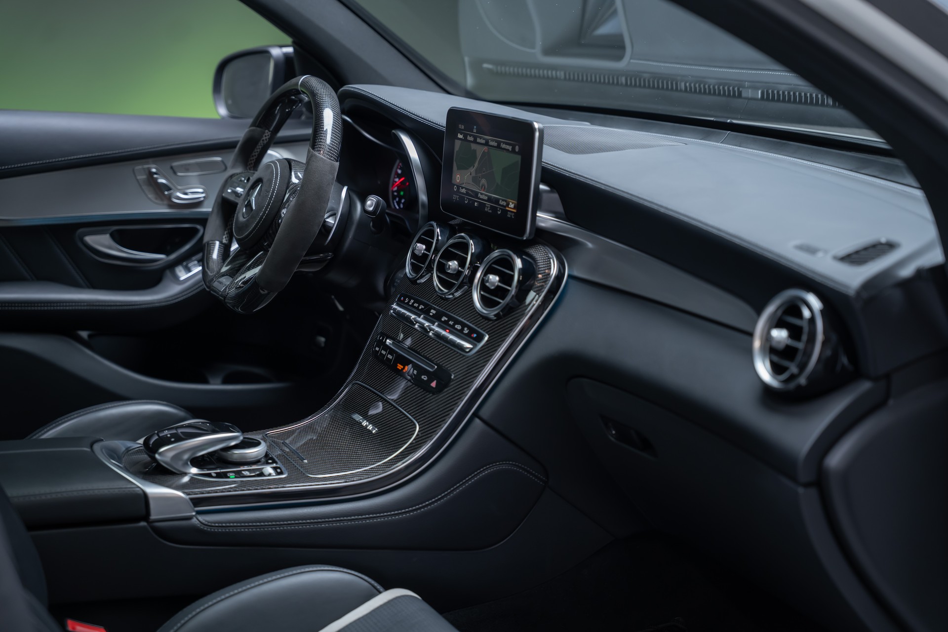 MERCEDES-BENZ GLC 63 S AMG 4m+ Coupé / CH-Fahrzeug / Glasdach / 360°Kamera-image-25