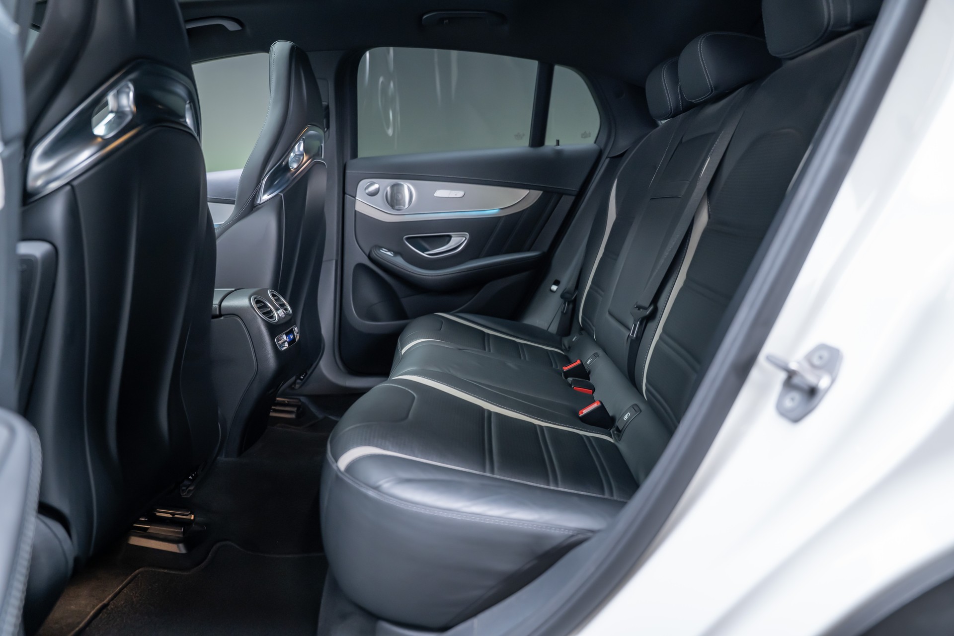 MERCEDES-BENZ GLC 63 S AMG 4m+ Coupé / CH-Fahrzeug / Glasdach / 360°Kamera-image-19