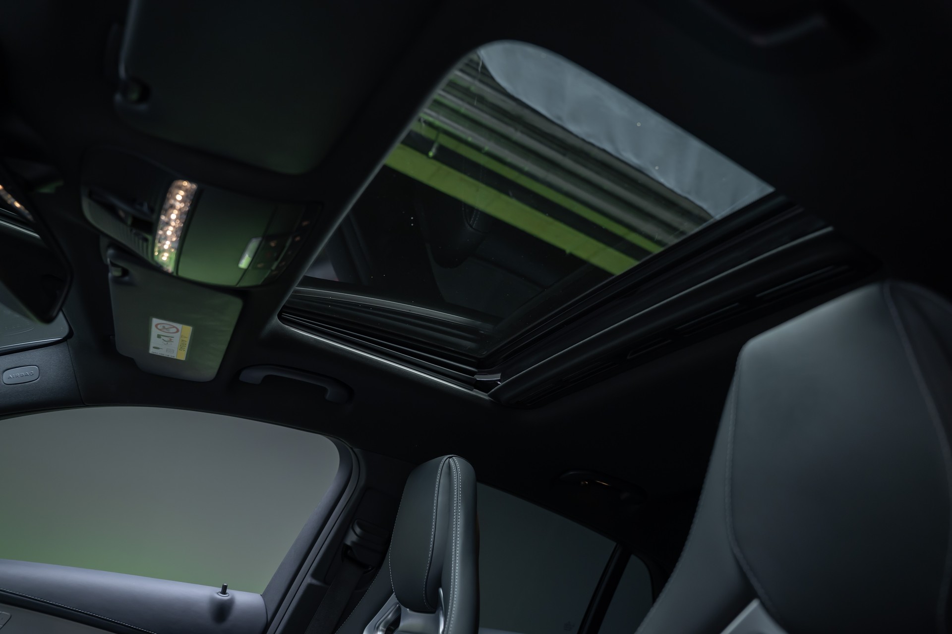 MERCEDES-BENZ GLC 63 S AMG 4m+ Coupé / CH-Fahrzeug / Glasdach / 360°Kamera-image-11