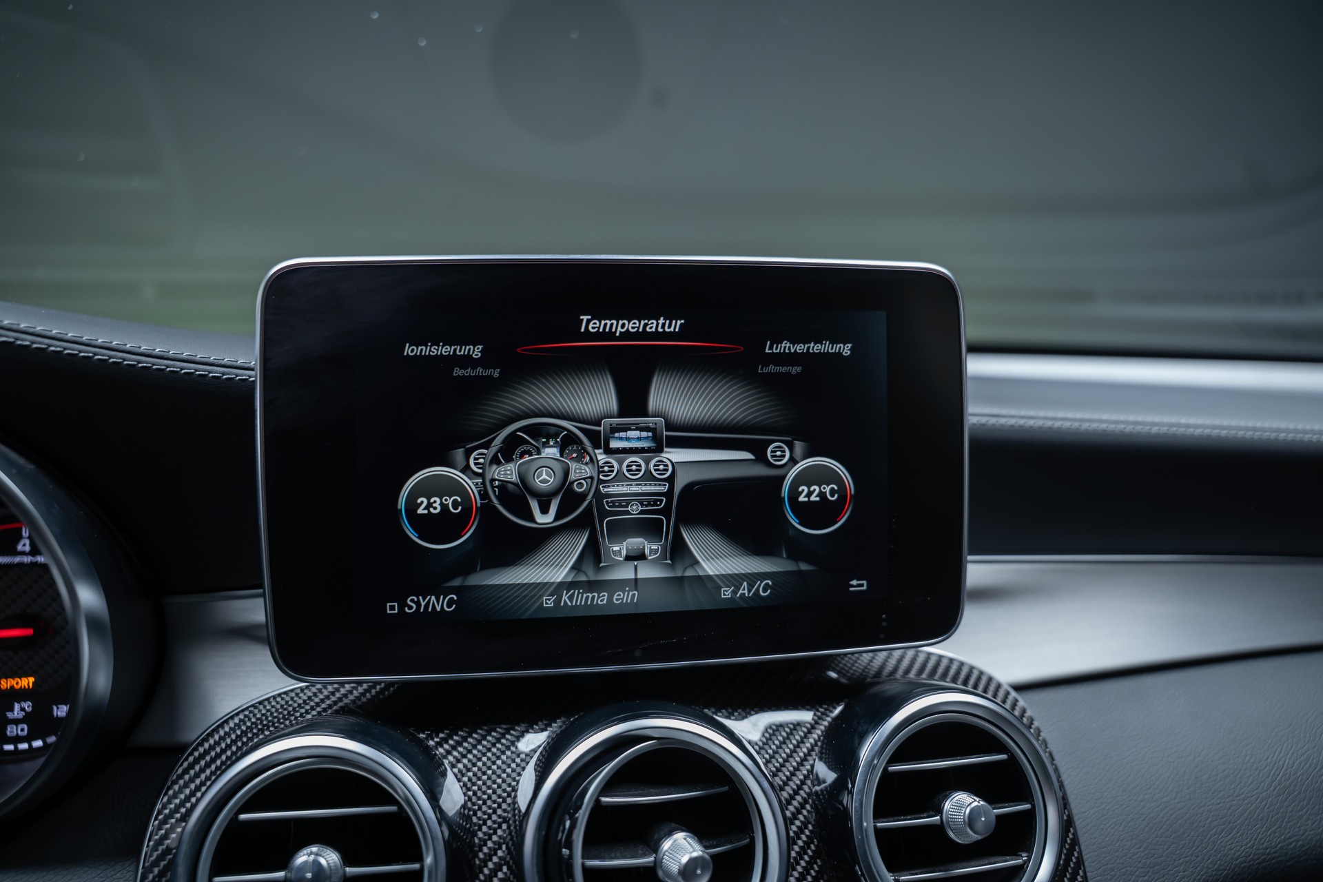 MERCEDES-BENZ GLC 63 S AMG 4m+ Coupé / CH-Fahrzeug / Glasdach / 360°Kamera-image-35