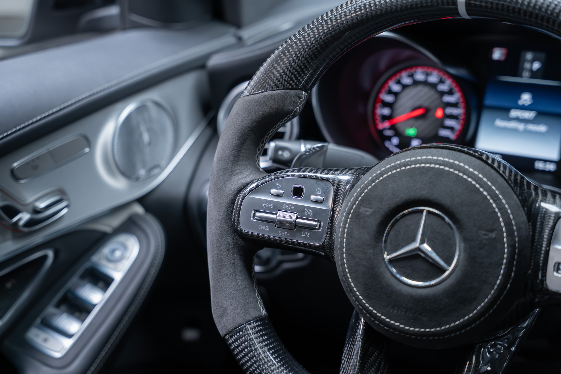 MERCEDES-BENZ GLC 63 S AMG 4m+ Coupé / CH-Fahrzeug / Glasdach / 360°Kamera-image-30