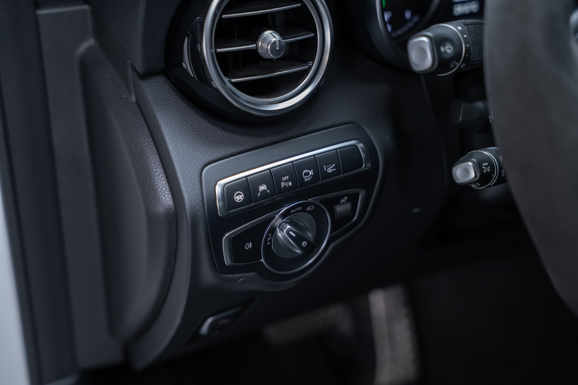 MERCEDES-BENZ GLC 63 S AMG 4m+ Coupé / CH-Fahrzeug / Glasdach / 360°Kamera-image-16