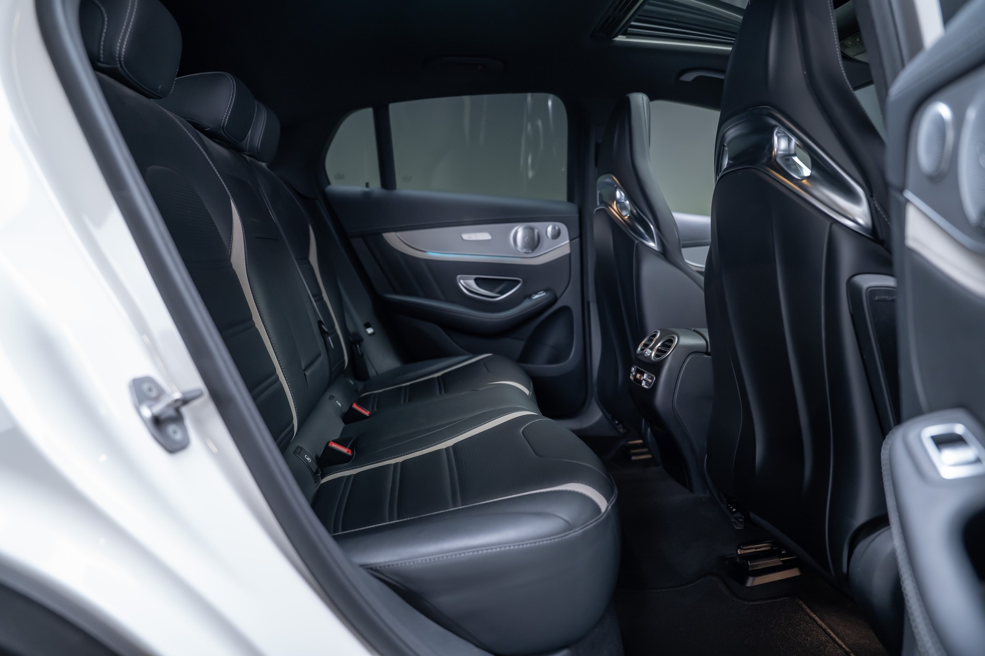MERCEDES-BENZ GLC 63 S AMG 4m+ Coupé / CH-Fahrzeug / Glasdach / 360°Kamera-image-23